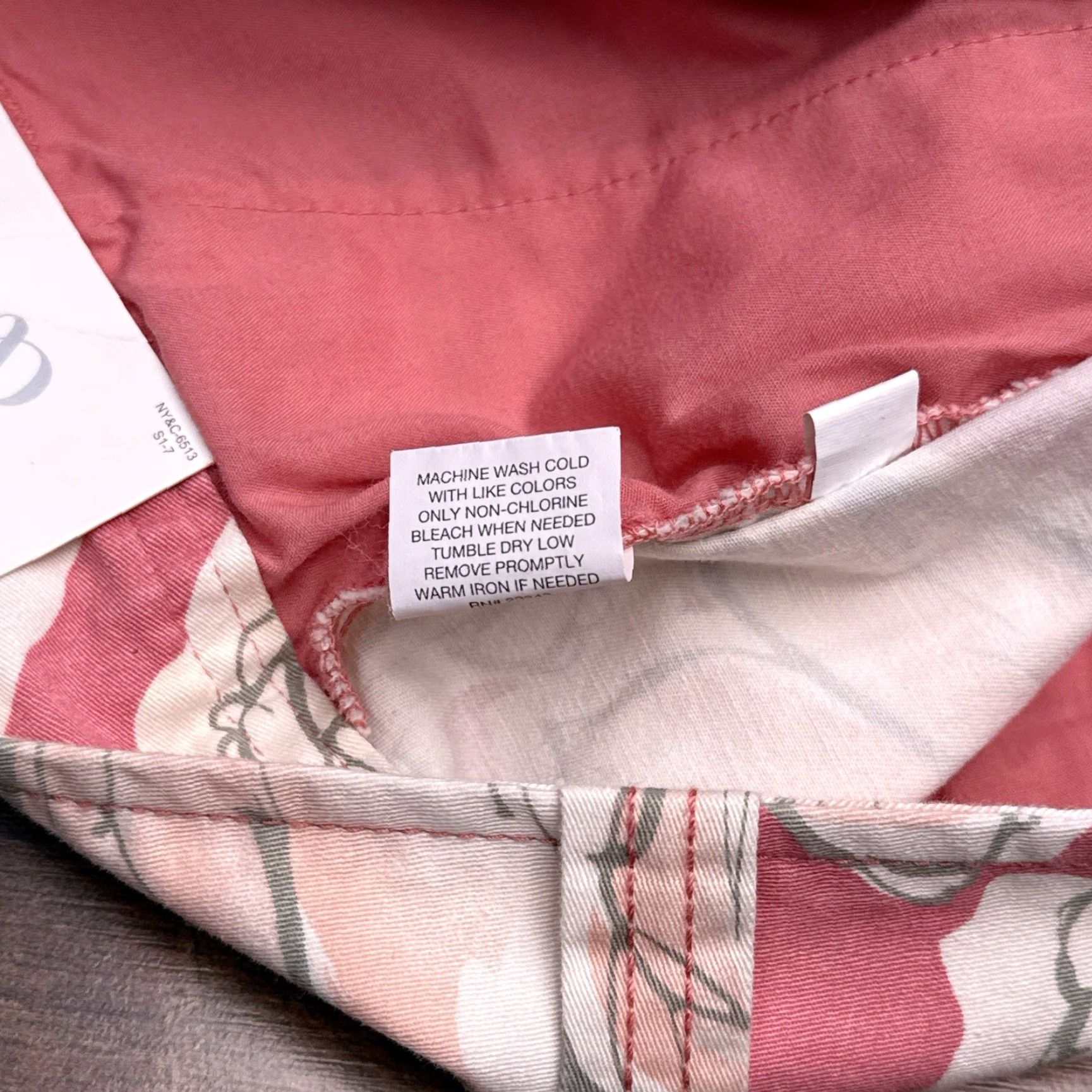 Vintage New York & Company Mid Rise Shorts 12 Pink Flowers Stretch Twill Chino Women Regular Summer Floral Casual Travel Party/Cocktail | Womens Size 34" / US 12 / IT 48 - 6 Thumbnail