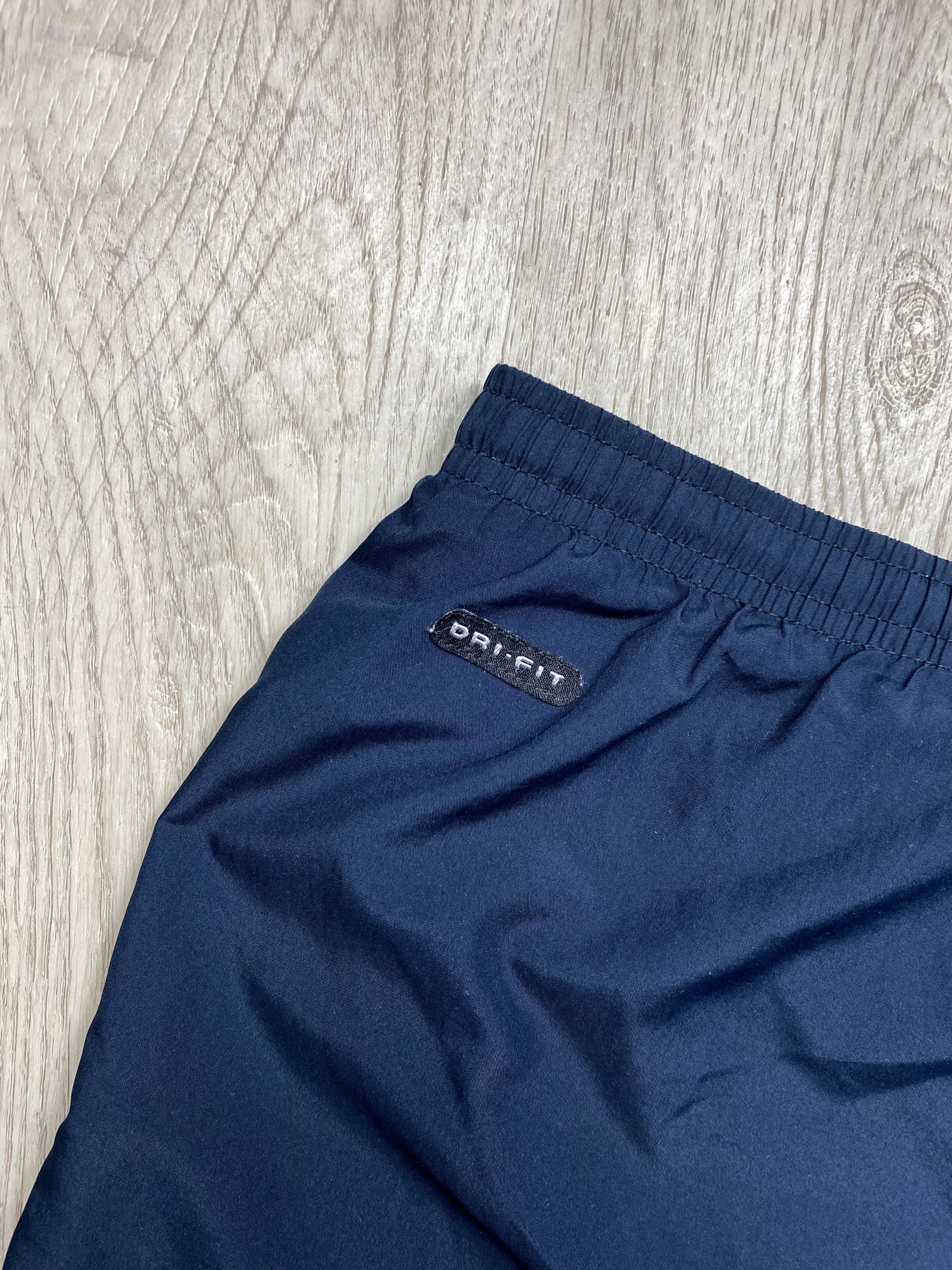 Nike Vintage Nike Mens Nylon Shorts Y2K Size US 32 / EU 48 - 6 Thumbnail