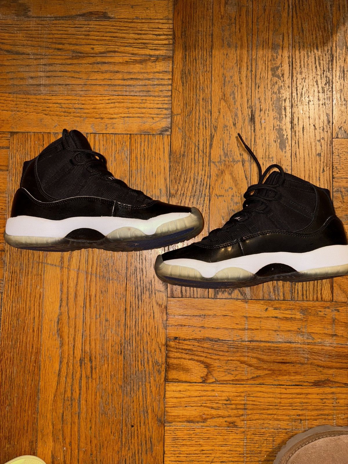 Jordan Brand Jordan Retro 11- SpaceJam Gradeschool (GS) Size US 5 / EU 37 - 1 Thumbnail
