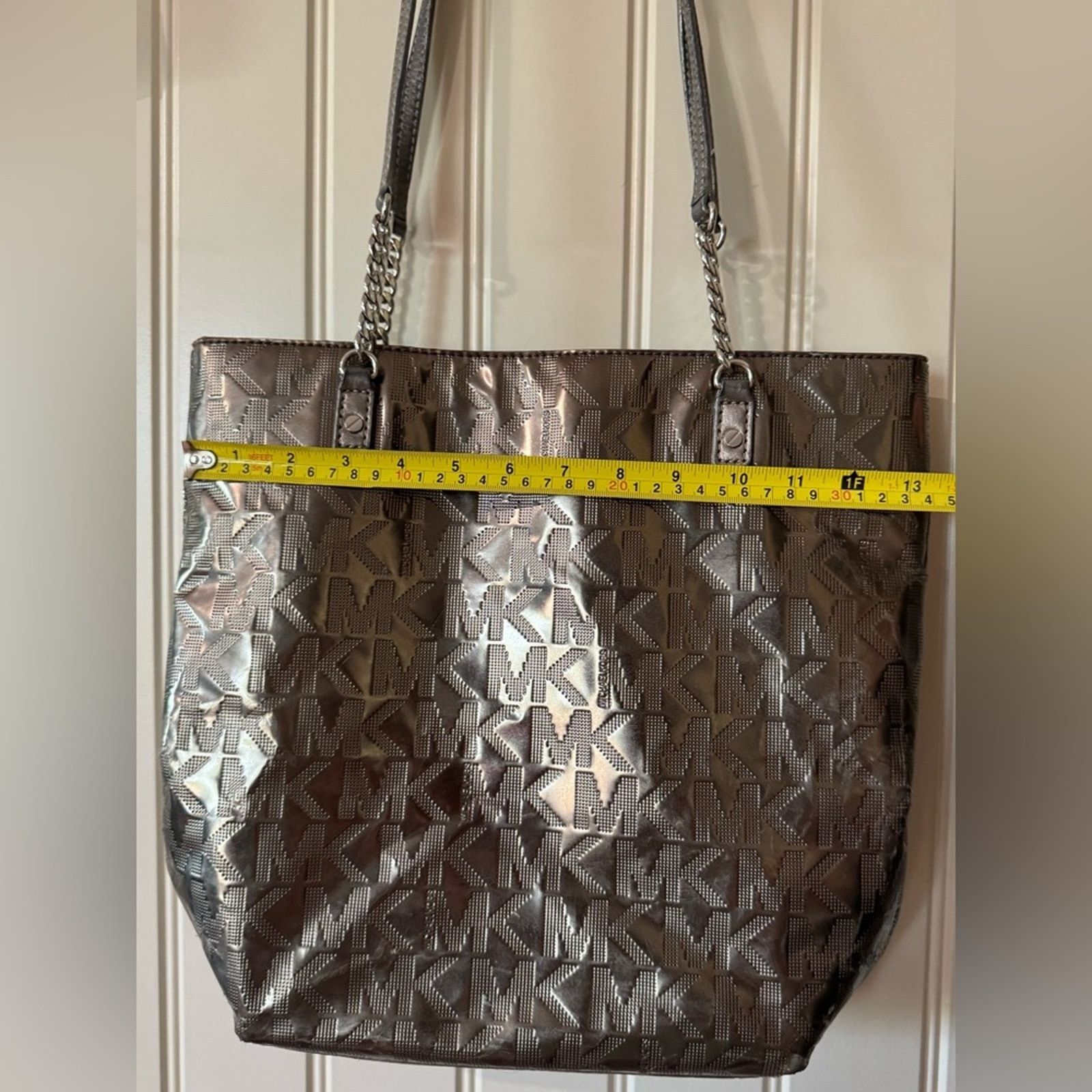 Michael Kors MICHAEL KORS 🩶 Monogrammed Metallic Tote with Silver Chains Size ONE SIZE - 6 Thumbnail