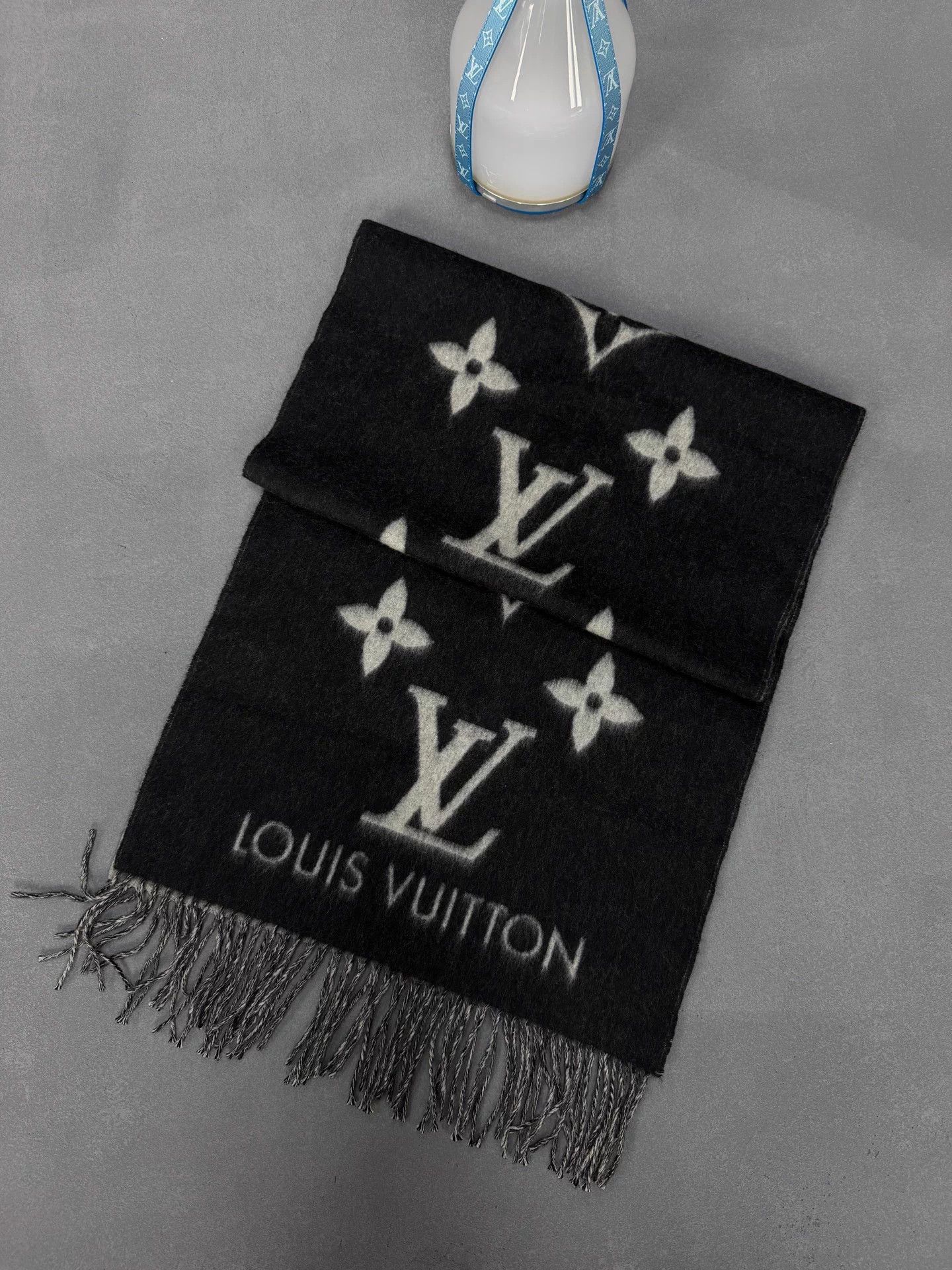 Louis Vuitton LV Reykjavik Tassel Monogram Cashmere G/B Scarf Size ONE SIZE - 1 Thumbnail