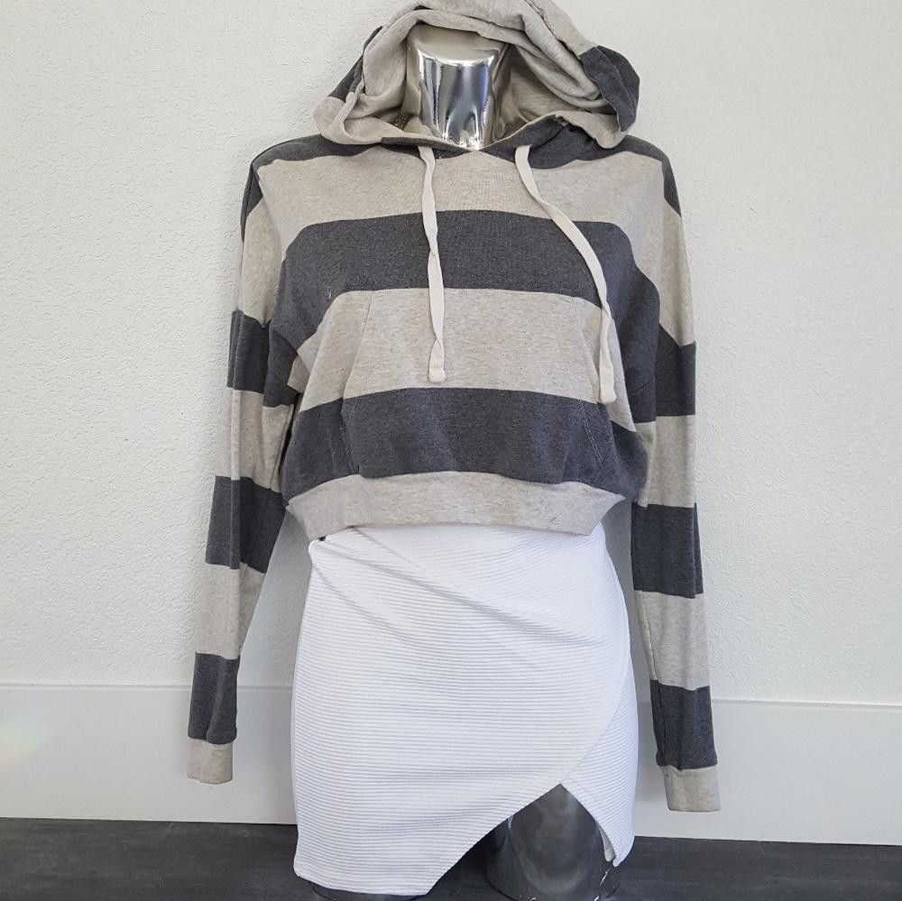Forever 21 Shades Of Grey Cropped Sweatshirt Size L / US 10 / IT 46 - 1 Thumbnail