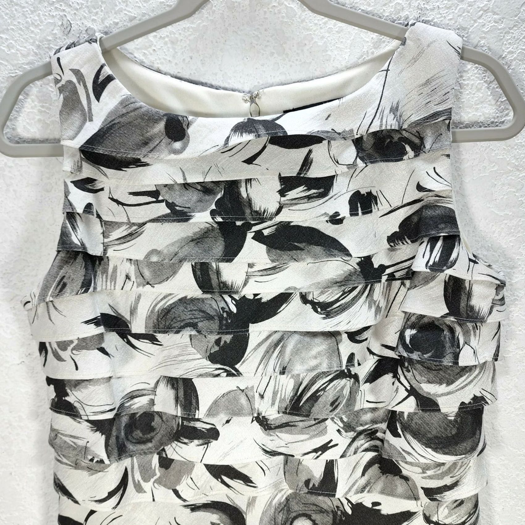 Vintage R&M Richards Dress Women's Beige Black Floral Roses Bodycon Mini Rayon Soft Sz 8 Sleeveless Round Neck Party/Cocktail Wedding Size M / US 6-8 / IT 42-44 - 3 Thumbnail