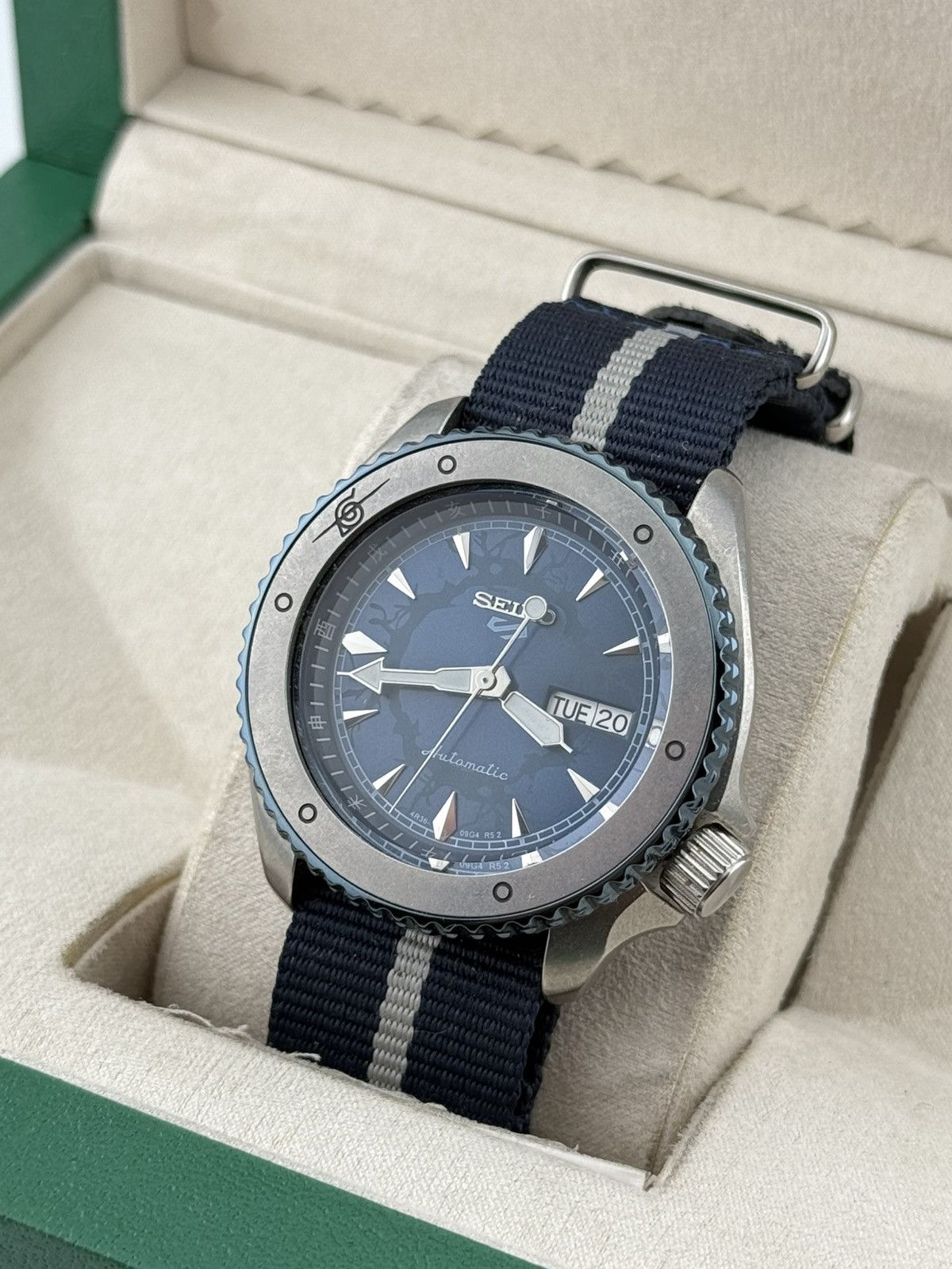 Seiko Seiko 5 Sports Automatic Wristwatch 4R36 Movement Mens Watch Size 42 - 1 Thumbnail