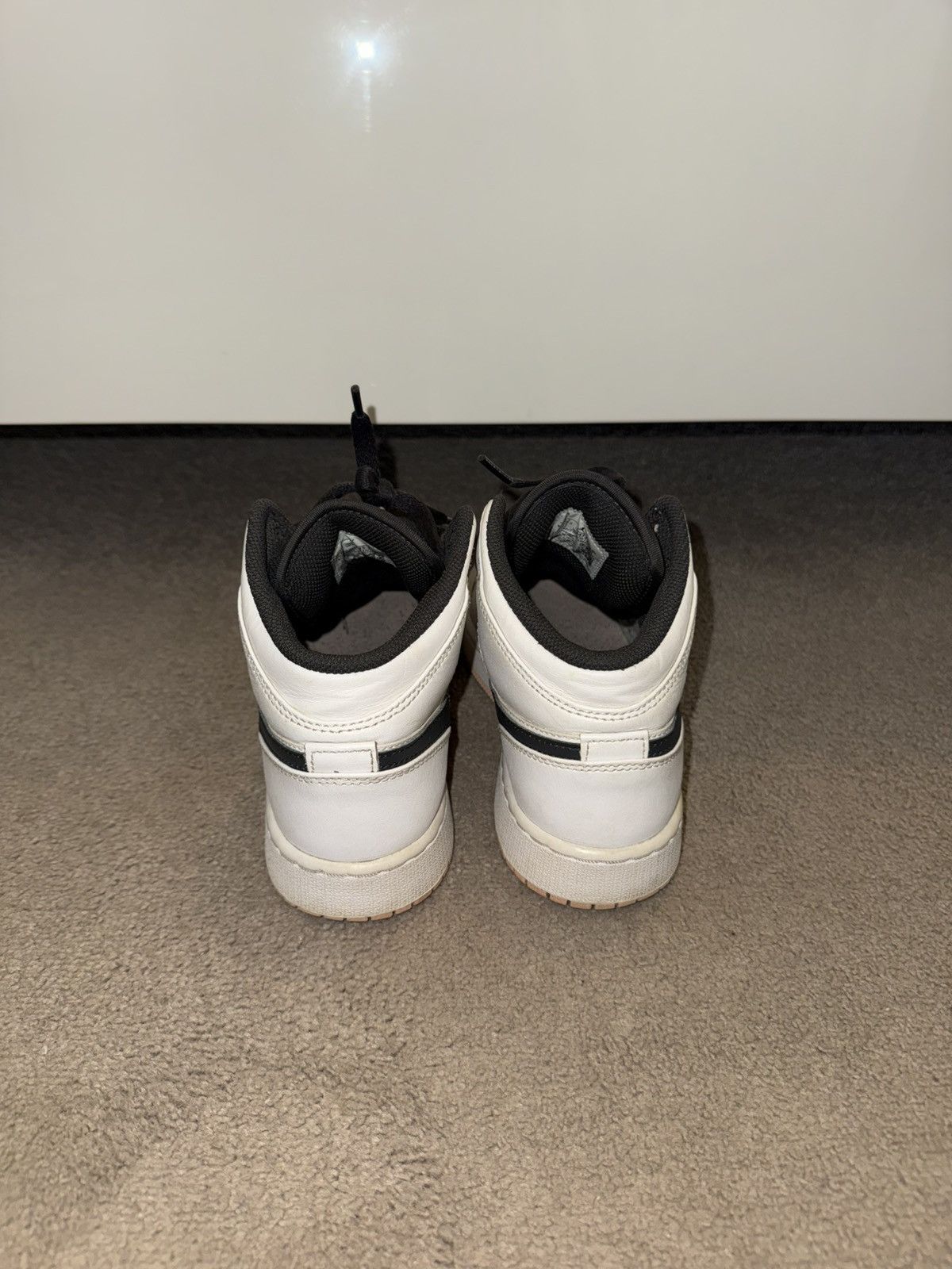 Nike Nike Air Jordan 1 Mid GS “White Artic Orange” Size US 6 / IT 36 - 4 Thumbnail