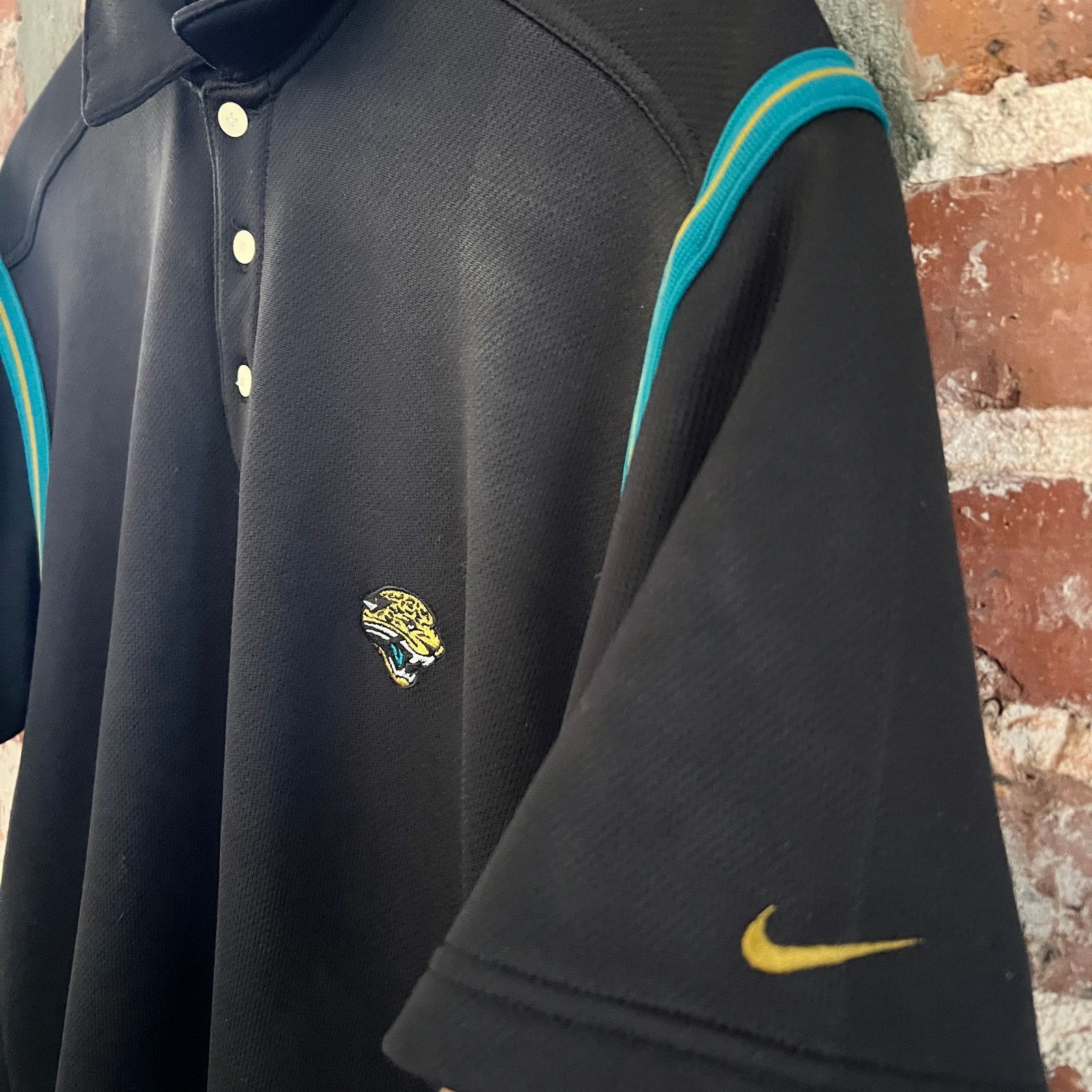 Nike Vintage Jacksonville Jaguars Nike Black Polo Shirt L 23x31 Size US L / EU 52-54 / 3 - 3 Thumbnail