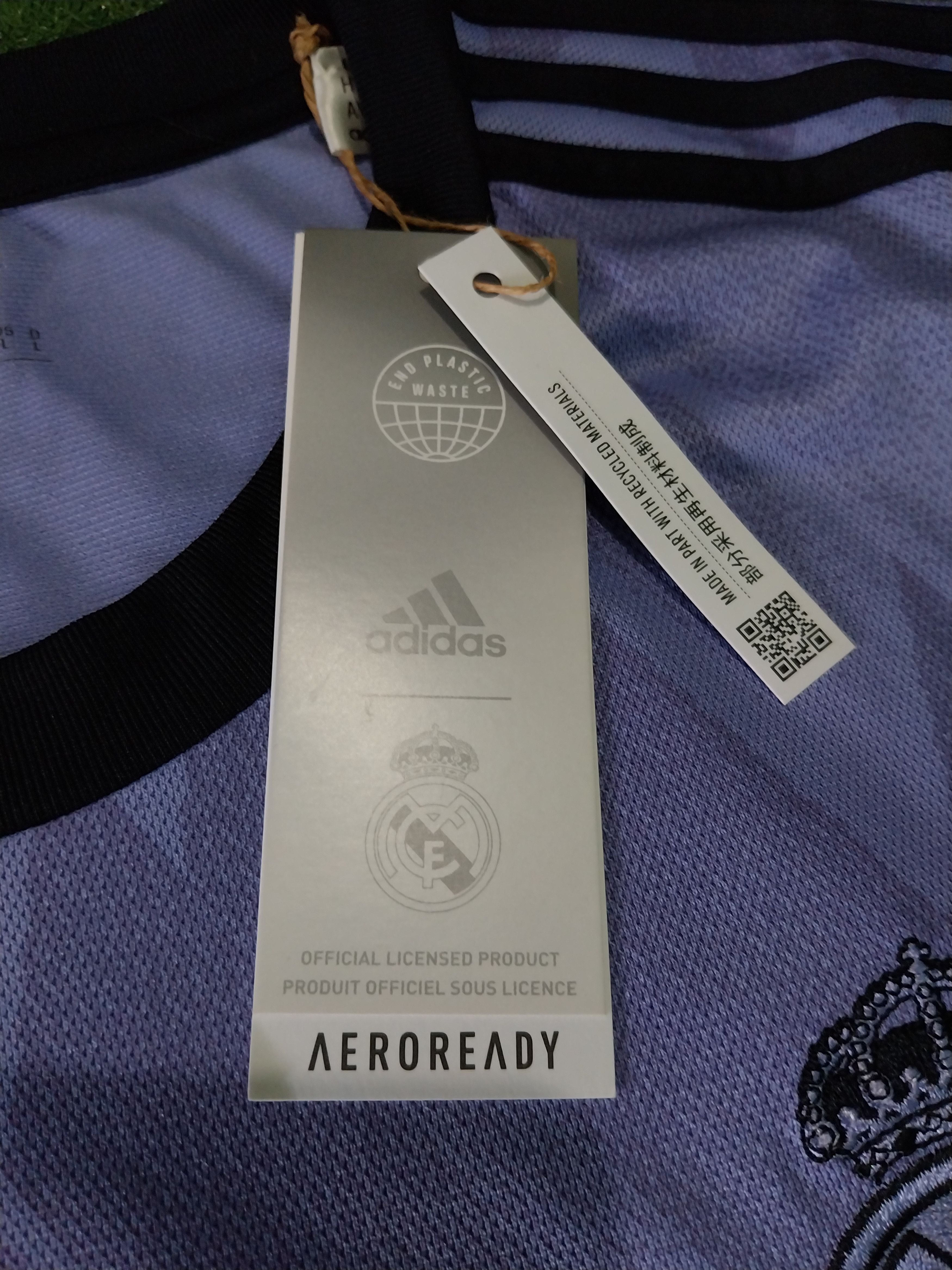 Adidas Real madrid away 2022/2023 federico valverde jersey football Size US L / EU 52-54 / 3 - 7 Thumbnail