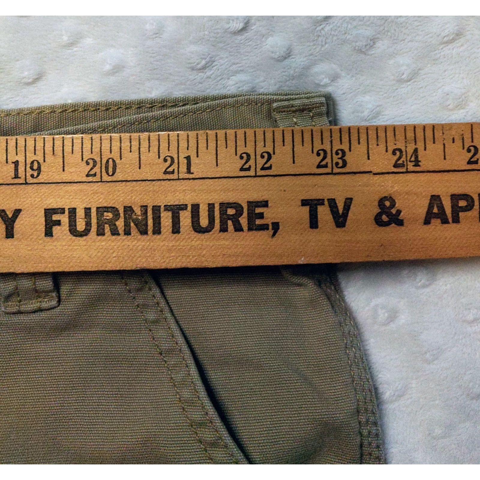 Carhartt Carhartt Shorts Mens 46 Khaki Relaxed Fit Canvas Work Utility Cargo Shorts Beige Cotton Canvas Cargo Pocket Zipper Button Casual Workwear Mens 46 Size US 30 / EU 46 - 7 Thumbnail