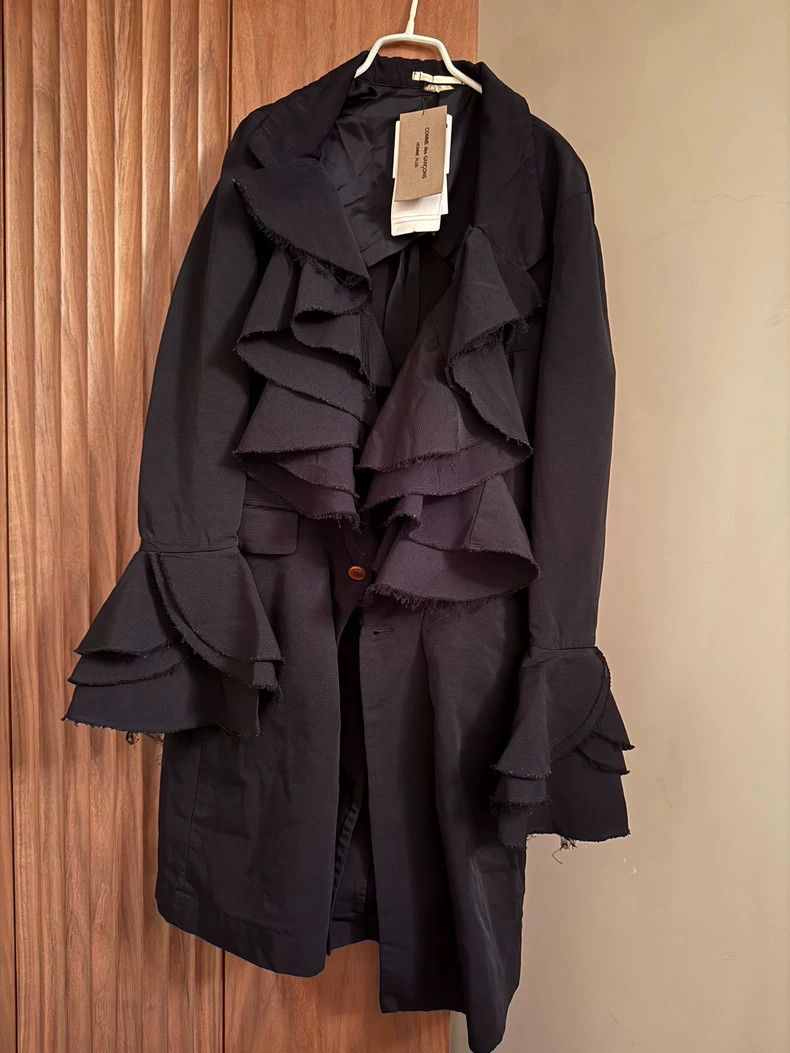 Comme des Garcons Comme des Garcons Ruffled Long Trench Coat Size US S / EU 44-46 / 1 - 1 Thumbnail