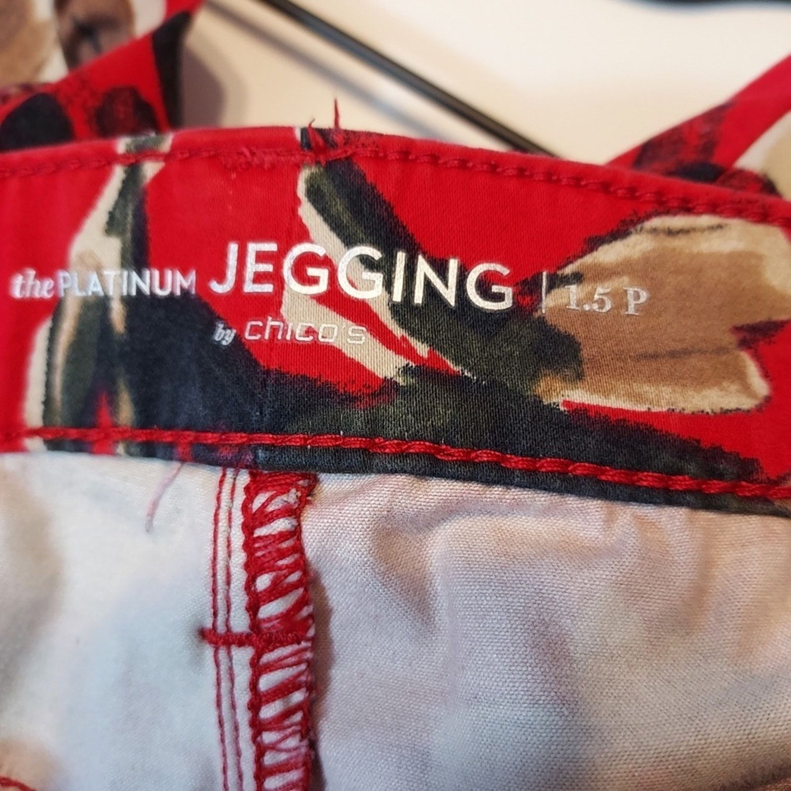 Chicos Chicos The Platinum Jegging Casual Red Floral Skinny Pants Size 25" / US 0 / IT 36 - 8 Thumbnail
