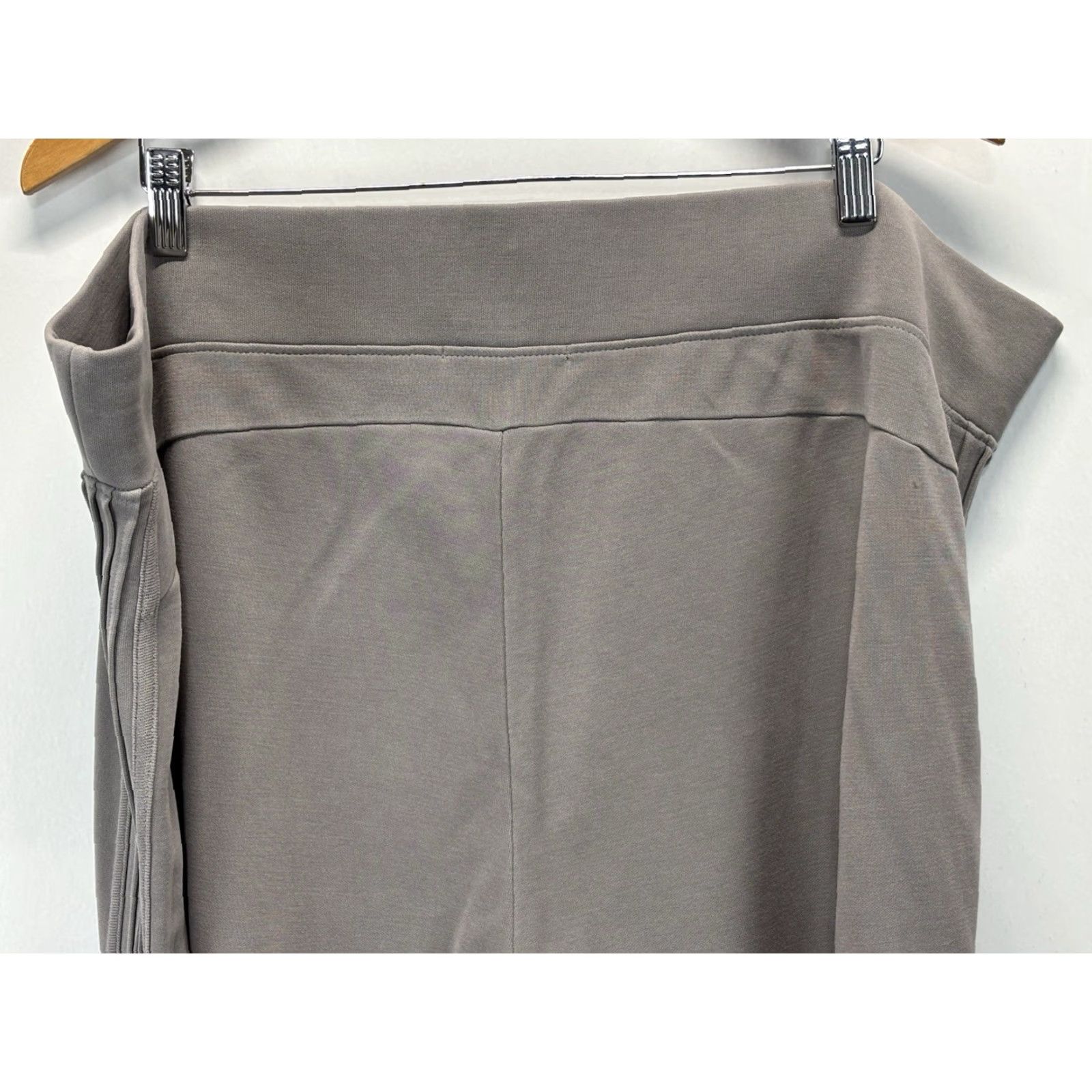 Athleta Athleta Serenity Jogger Pants Womens 2X Plus Grey Side Stripes Pull-On Comfort Size 40" / US 18 - 4 Thumbnail