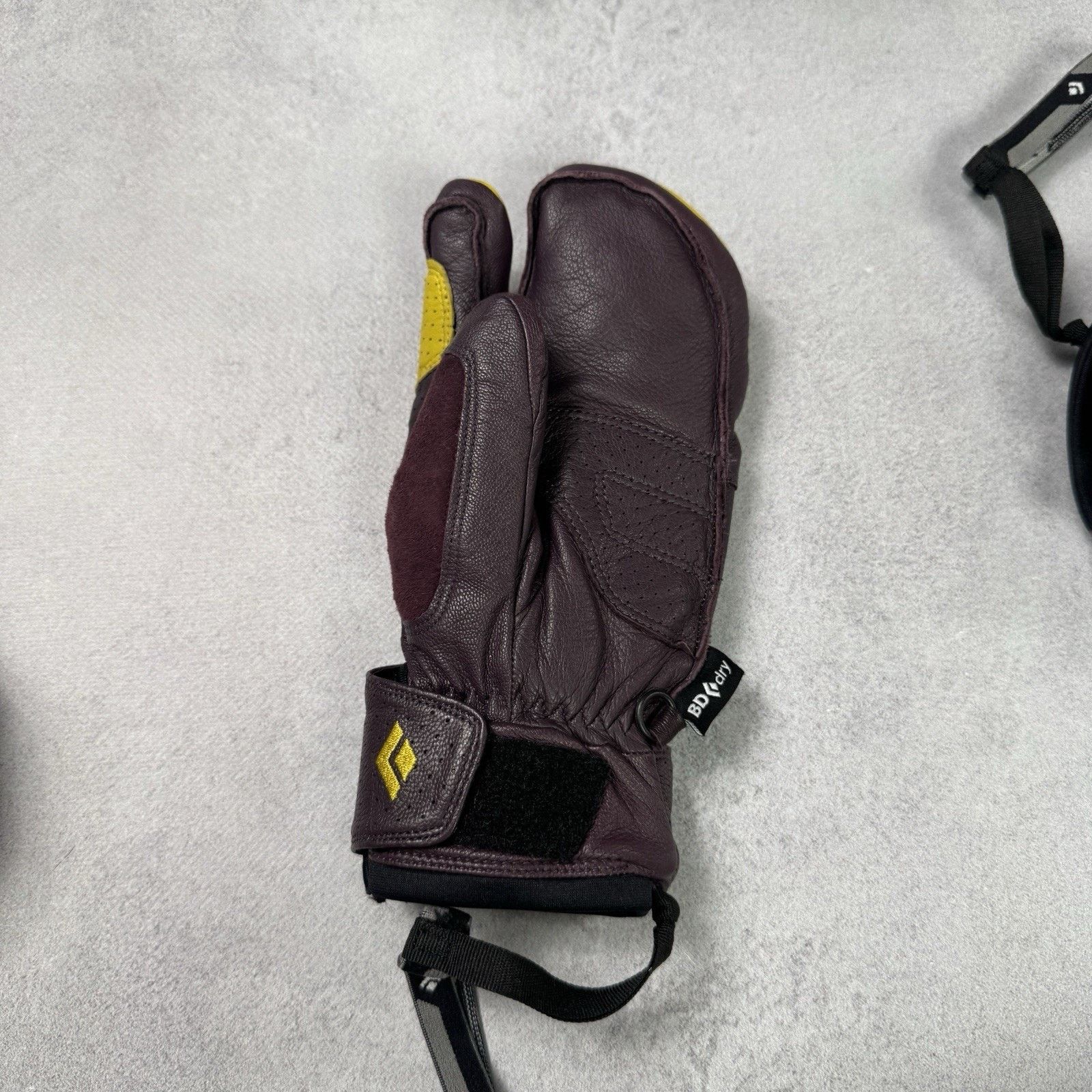 Black Diamond Black Dimond Spark Angel Finger Bordeaux Sulfur Gloves Size ONE SIZE - 12 Thumbnail
