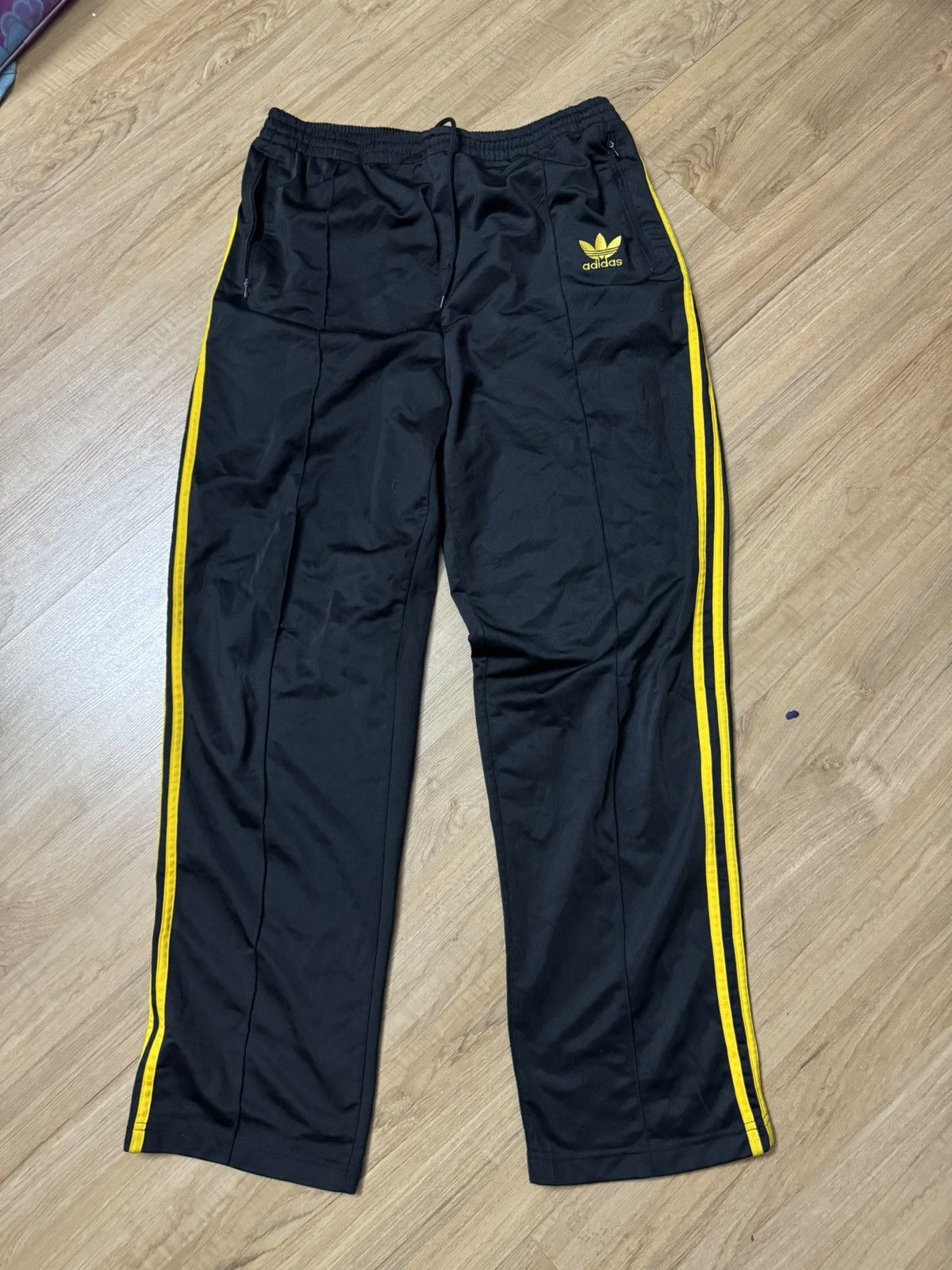 image of Adidas Trefoil Hip Hop Trackpants in Black, Men's (Size 35)