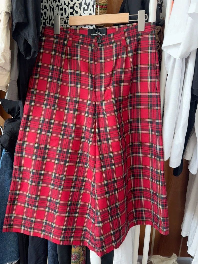 Comme des Garcons Comme Des Garcons size M Classic red check cropped pants Size 24" / US 00 / IT 34 - 1 Thumbnail