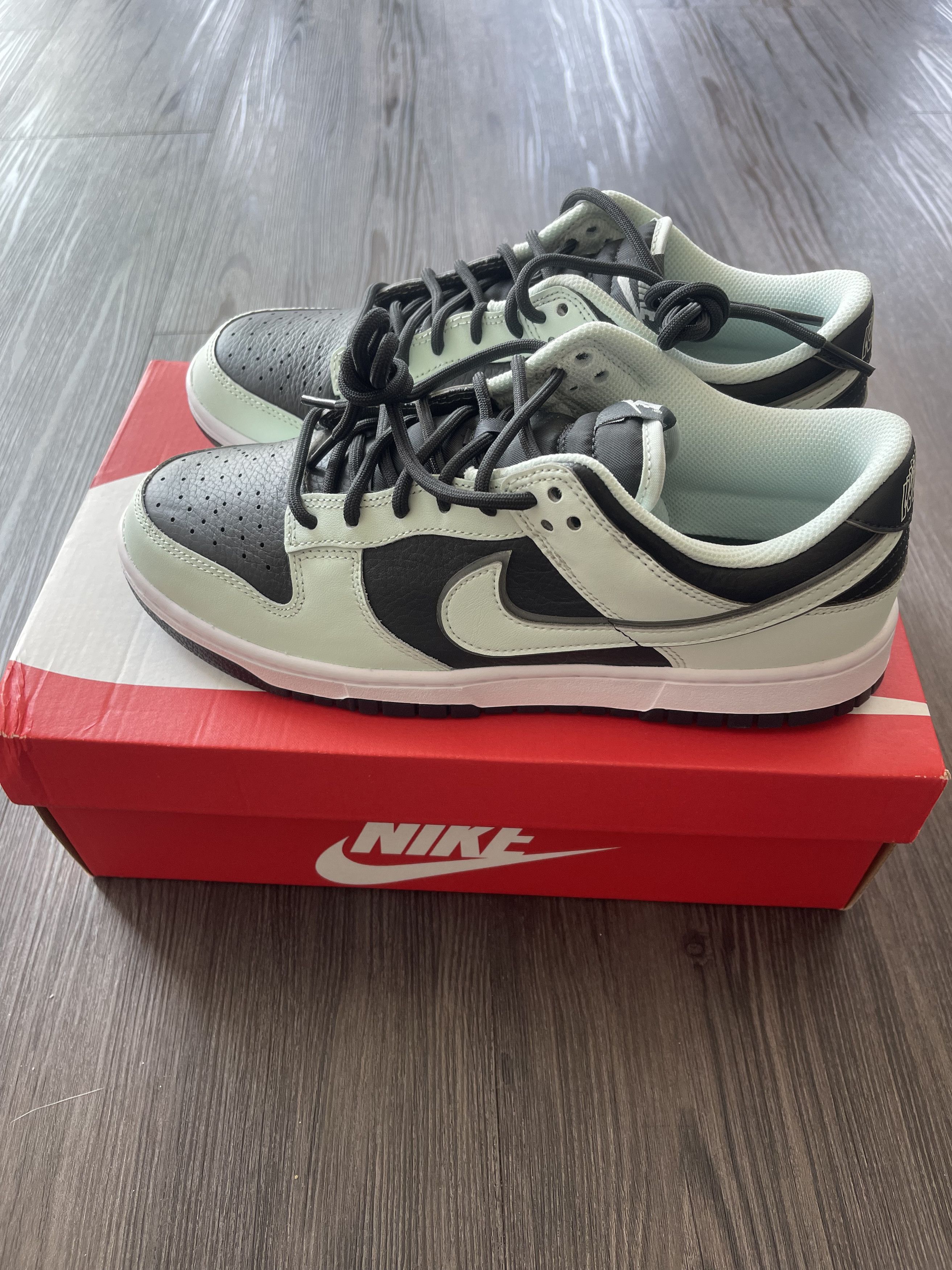 Nike Nike Dunk Premium Low Barely Green Size US 9.5 / EU 42-43 - 2 Thumbnail