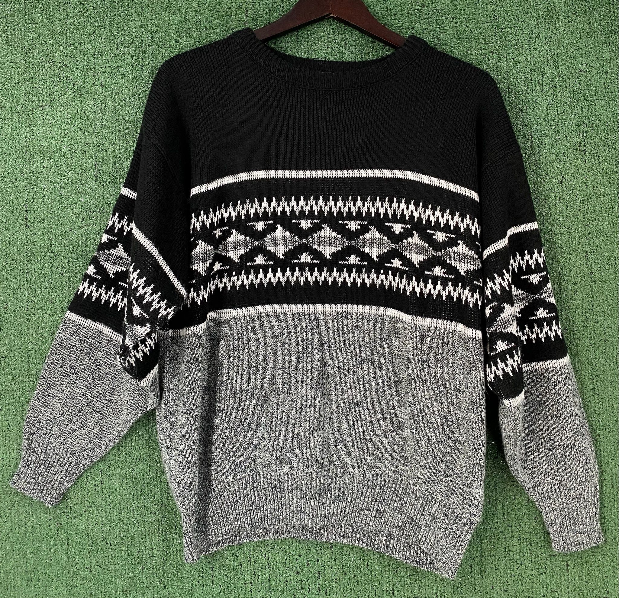 Vintage 80’s Sweater Graphix Black & Grey Patterned Sweater Large Size US L / EU 52-54 / 3 - 1 Thumbnail