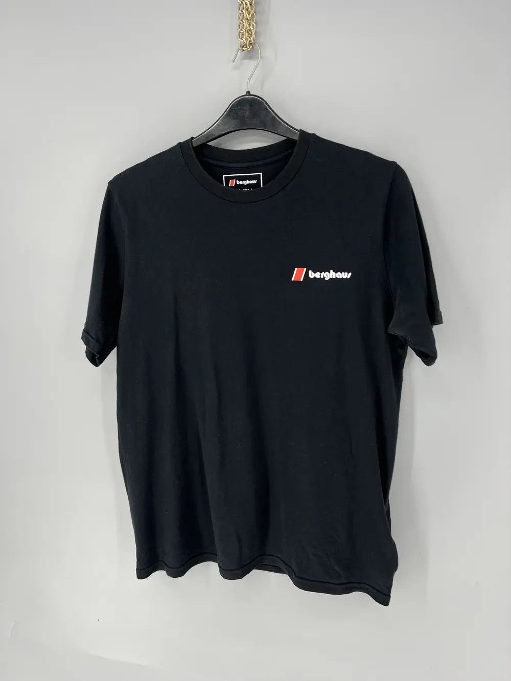 Berghaus Vintage Berghaus T-shirt outdoor hiking Big logo Size US L / EU 52-54 / 3 - 4 Thumbnail
