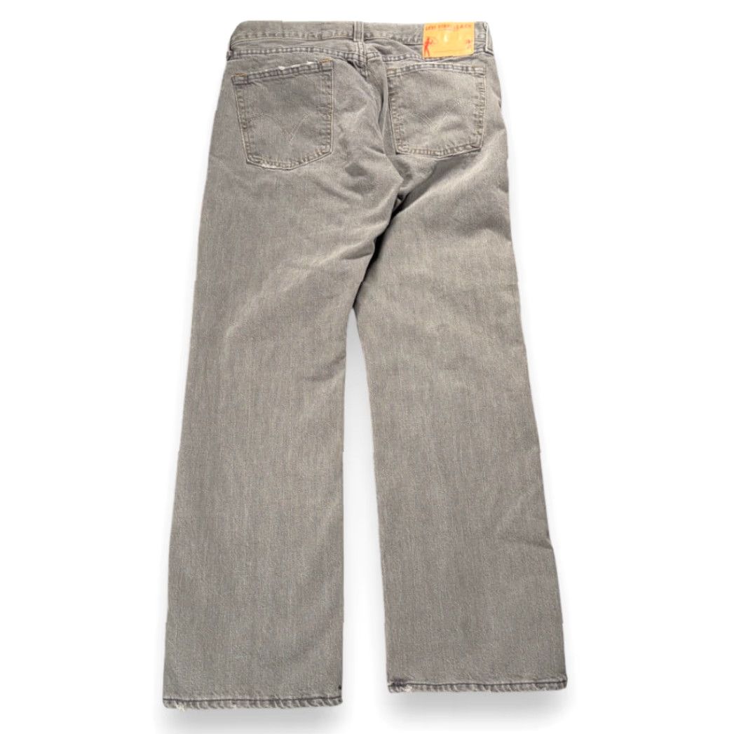 Levi's VINTAGE Levi's Premium Jeans Mens 34x30 Gray Hesher Lowrise Straight Leg USA 90s 2000s Mens Jeans Size US 34 / EU 50 - 2 Thumbnail