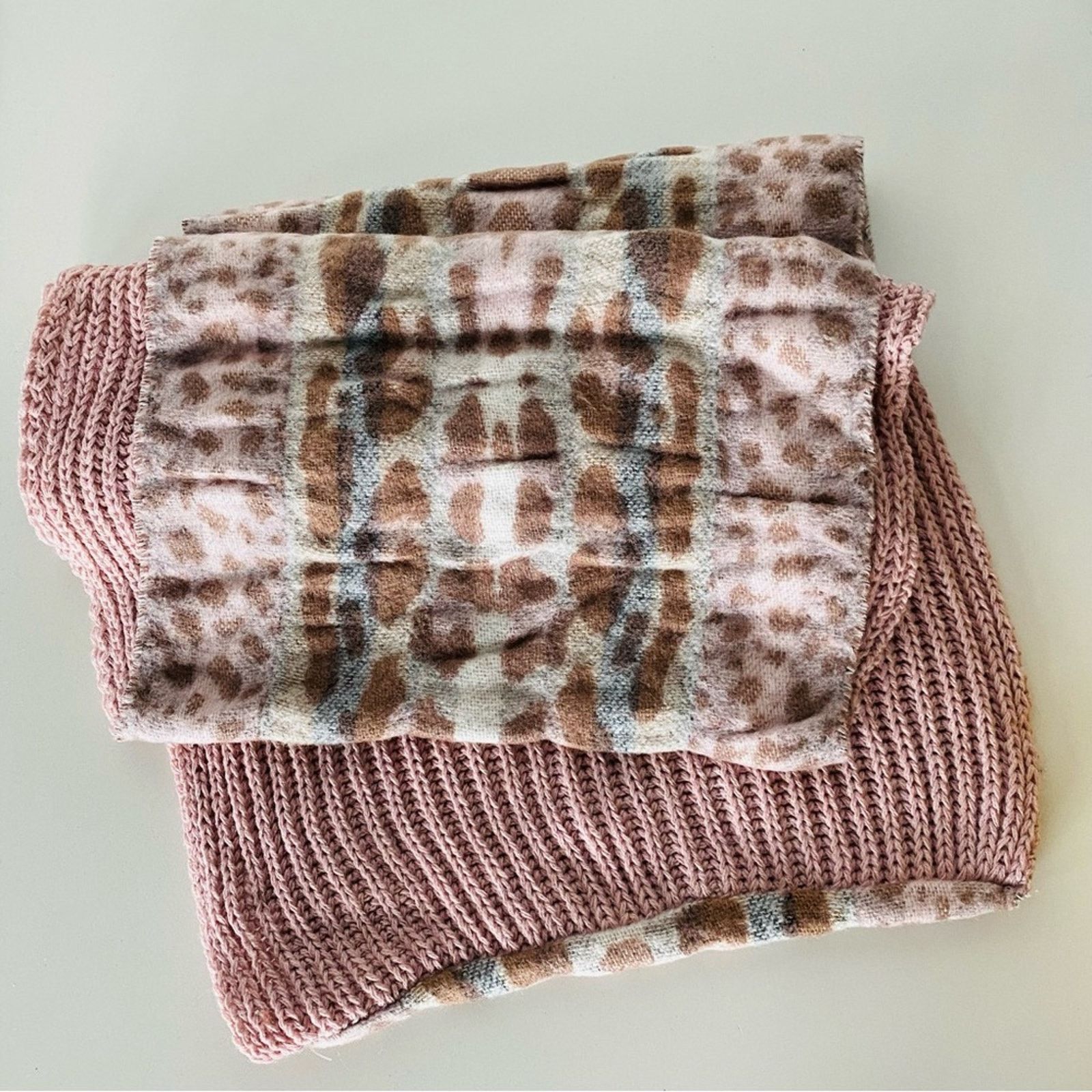 Nordstrom NEW NORDSTROM Pink Cream Leopard Chunky Knit Infinity Scarf Size ONE SIZE - 5 Thumbnail