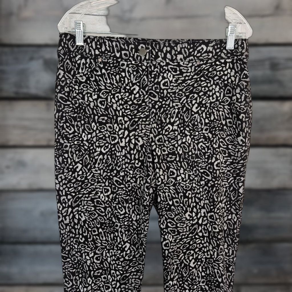 Vintage Chicos Womens Capri Pants Sz 8 Black White Animal Print Mid Rise Rayon Blend Capri Pants Womens 8 Black Animal Print 90s? Size 30" / US 8 / IT 44 - 1 Thumbnail