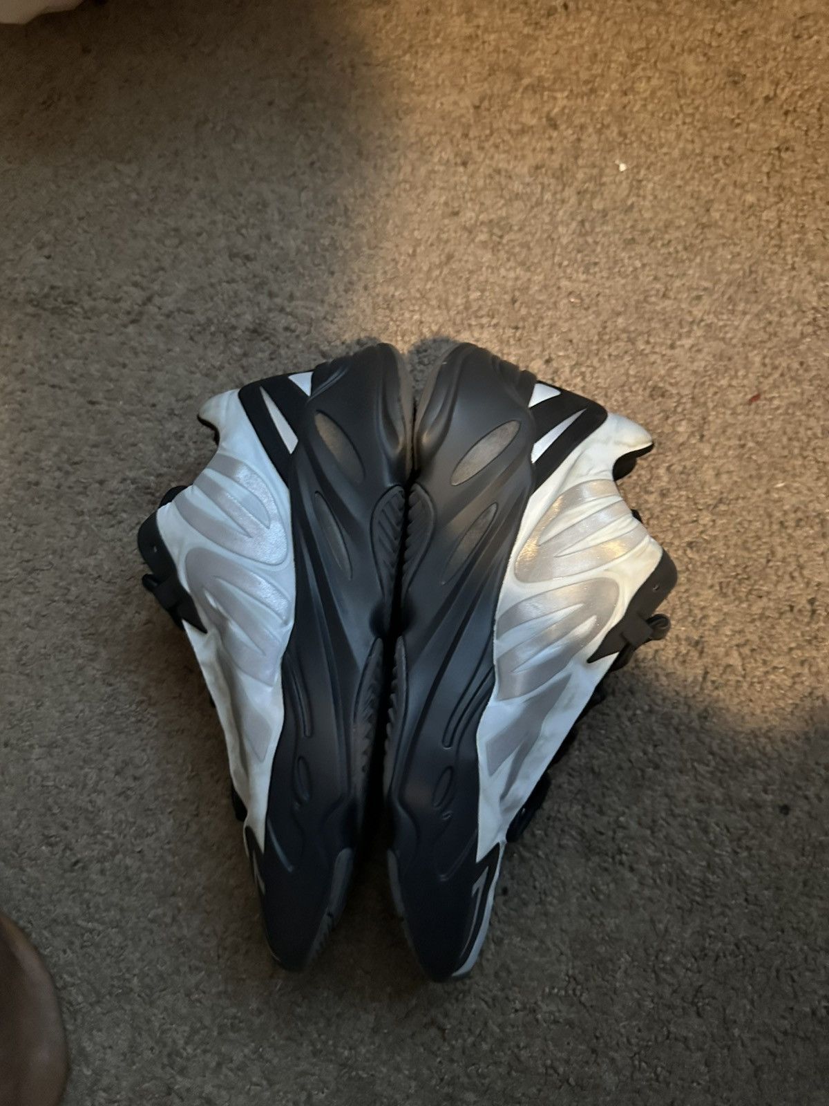 Yeezy Yeezy 700 Size US 9.5 / EU 42-43 - 2 Thumbnail