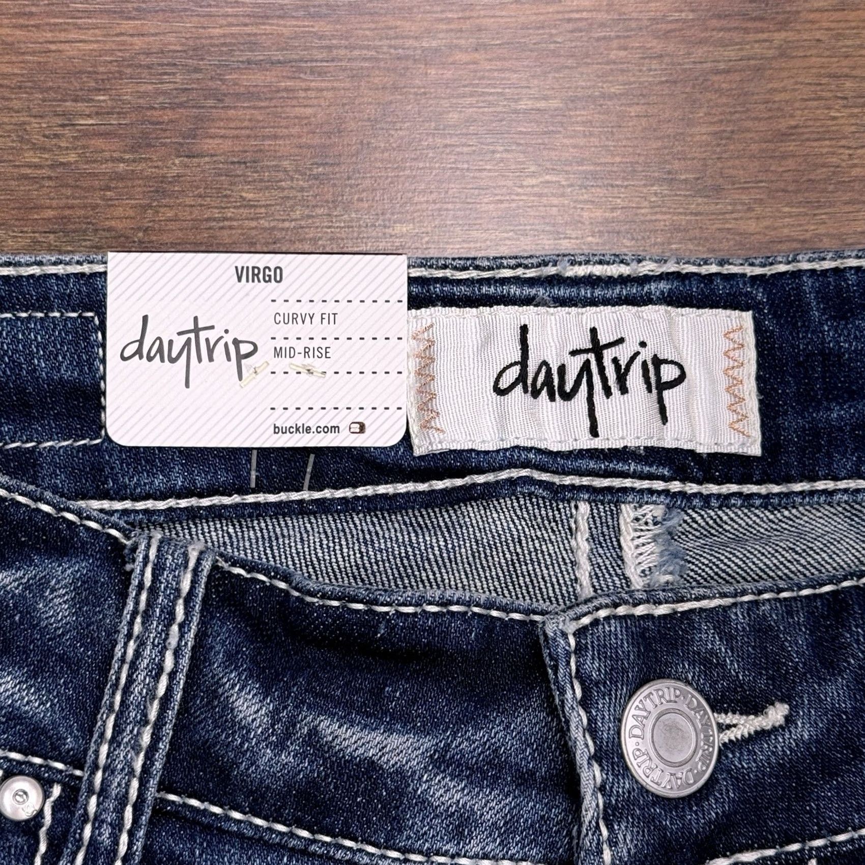 Vintage Daytrip Jeans Womens 26 Curvy Fit Mid Rise Stretch Denim Zip Button 5-Pocket Distressed Blue 26 in Inseam 21 Cropped Size 26" / US 2 / IT 38 - 5 Thumbnail