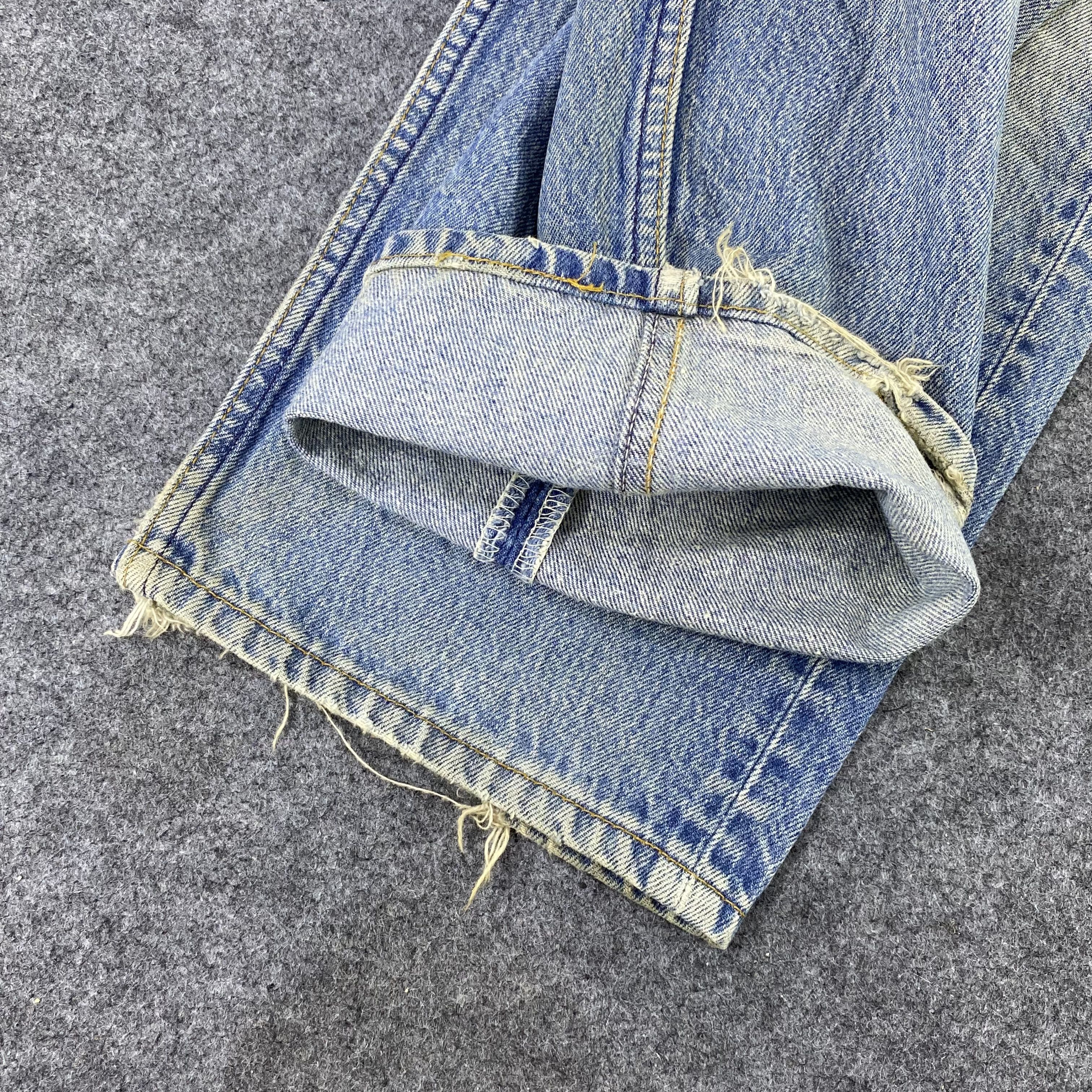 Vintage Levi's 501 Blue Wash Distressed Jeans-J1159
