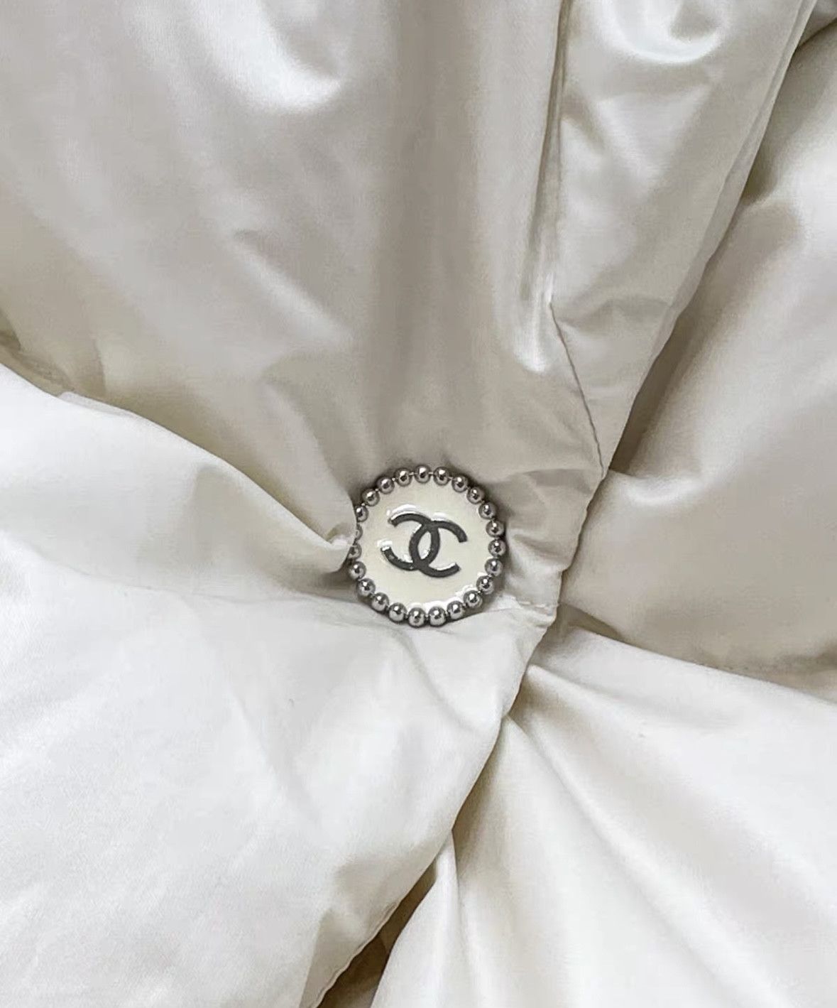 Chanel Chanel White Puffer Jacket with Collar Size XS / US 0-2 / IT 36-38 - 3 Thumbnail