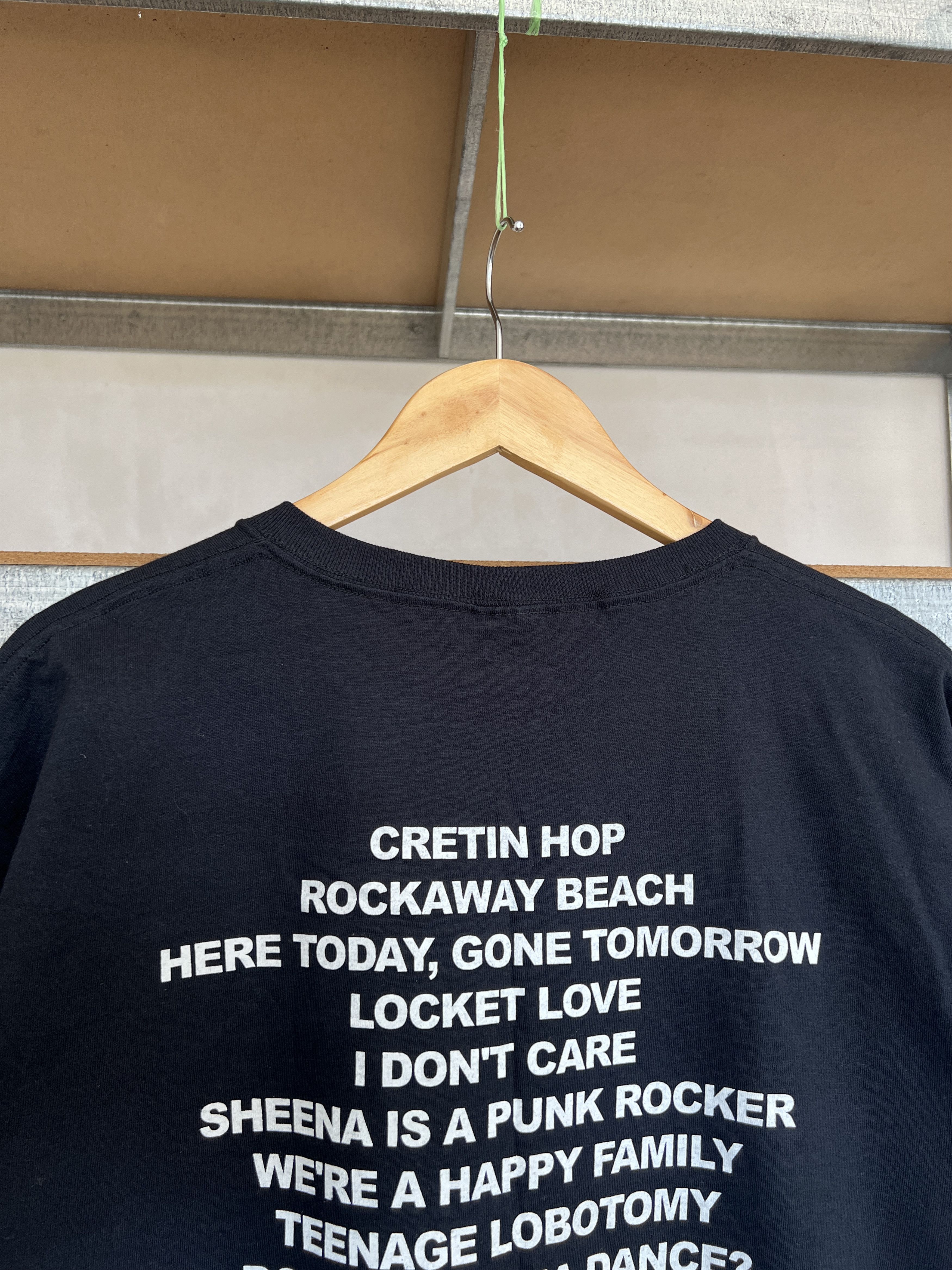 Band Tees Vintage 2007 Ramones Rockets To russia Rock Band T-shirt Size US L / EU 52-54 / 3 - 11 Thumbnail