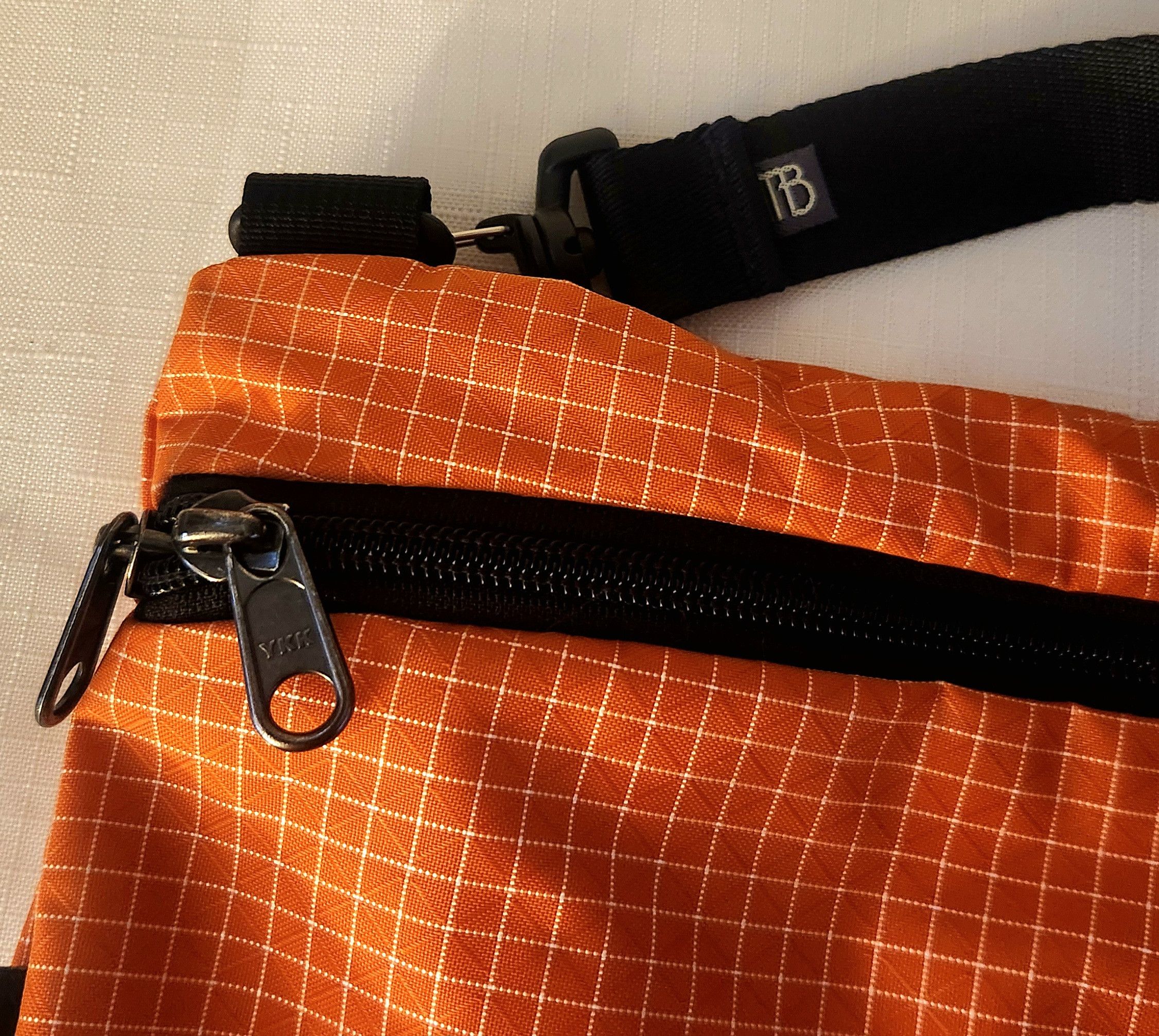 Tom Bihn Tom Bihn Rogue Sacoche Crossbody Bag Zest 200 Halcyon Orange Size ONE SIZE - 4 Thumbnail
