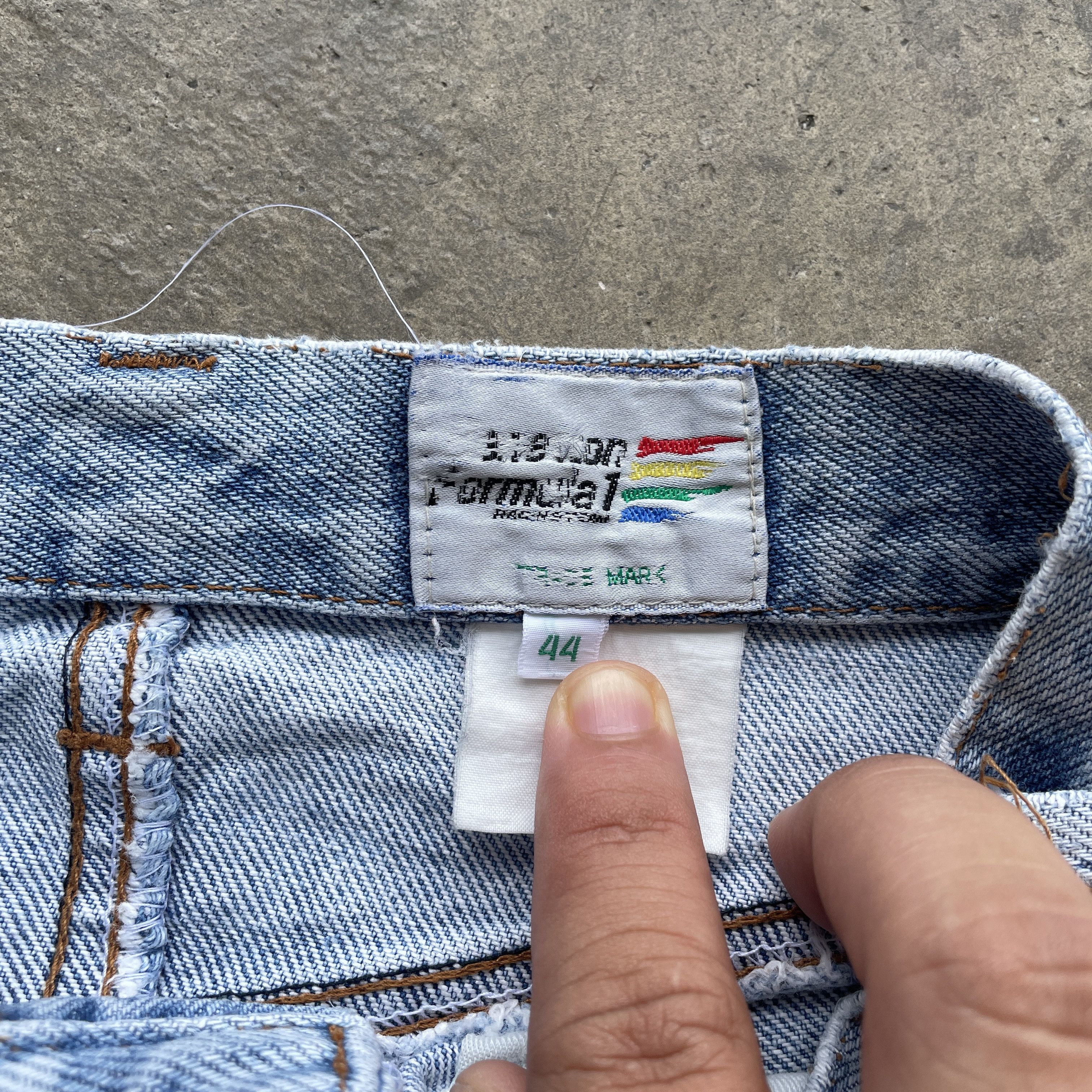 Benetton × Jean Vintage Benetton Formula 1 Distressed Jeans Wash Denim Pants Size US 27 - 7 Thumbnail