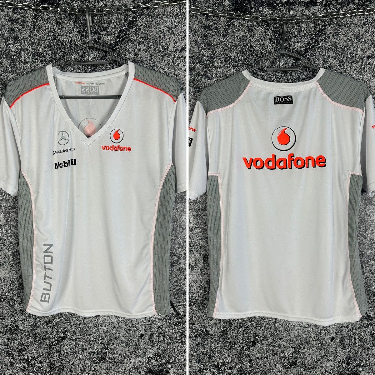 Formula 1 Vodafone Mclaren Mercedes Benz Racing F1 Tee Button Size XL Size XL / US 12-14 / IT 48-50 - 1 Thumbnail