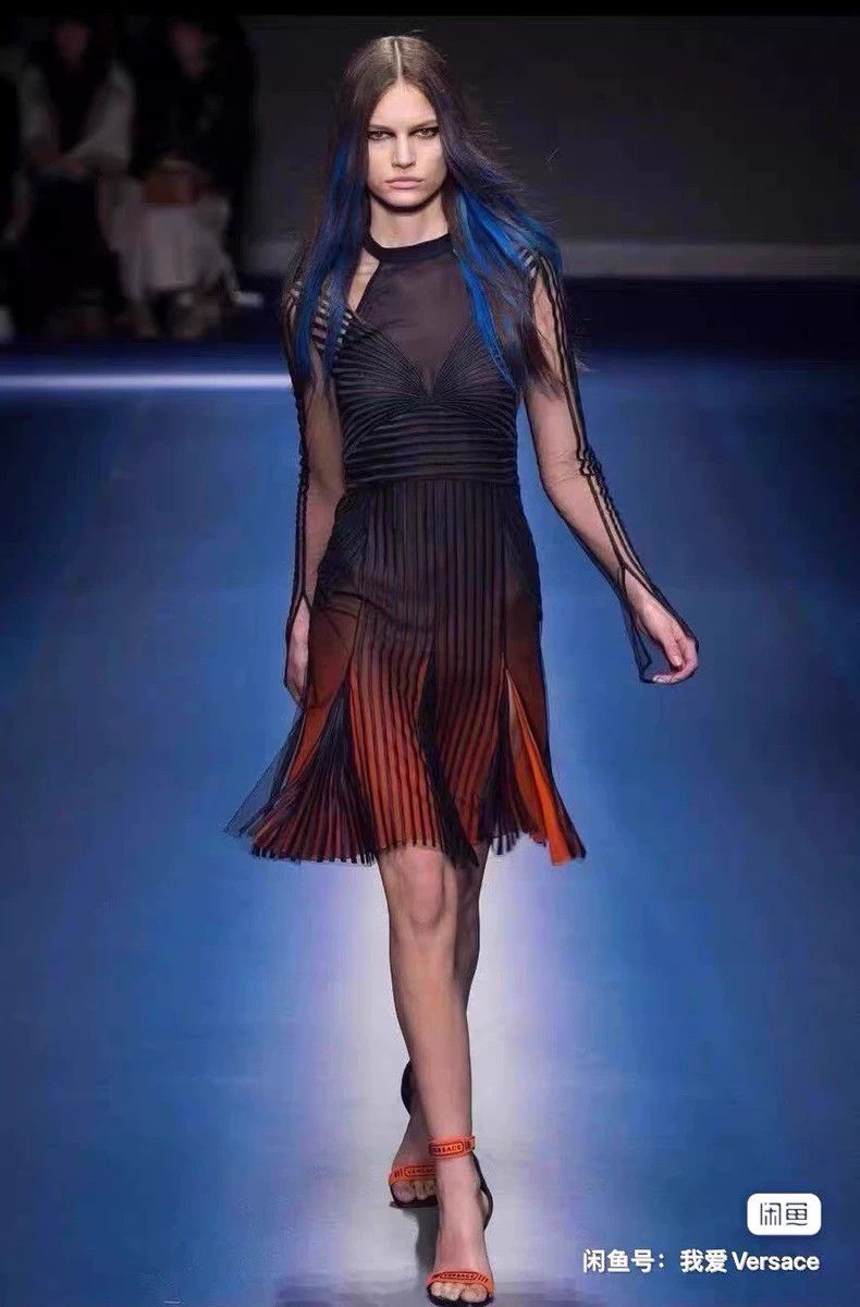 Versace Versace Dress skirt Size L / US 10 / IT 46 - 1 Thumbnail