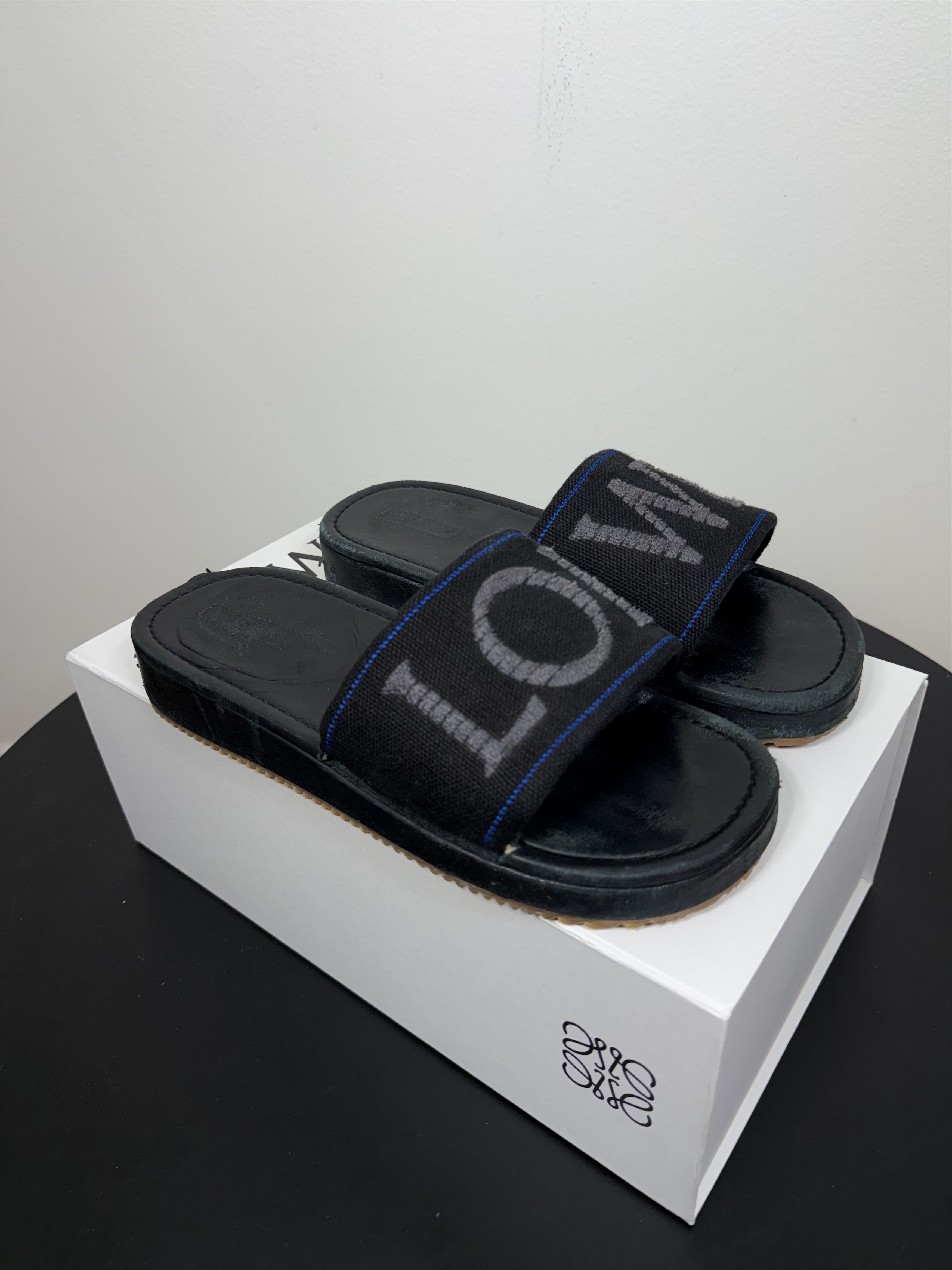 Loewe Chancla Logo Pool Slides Gray/Black Size US 8 / EU 41 - 1 Thumbnail