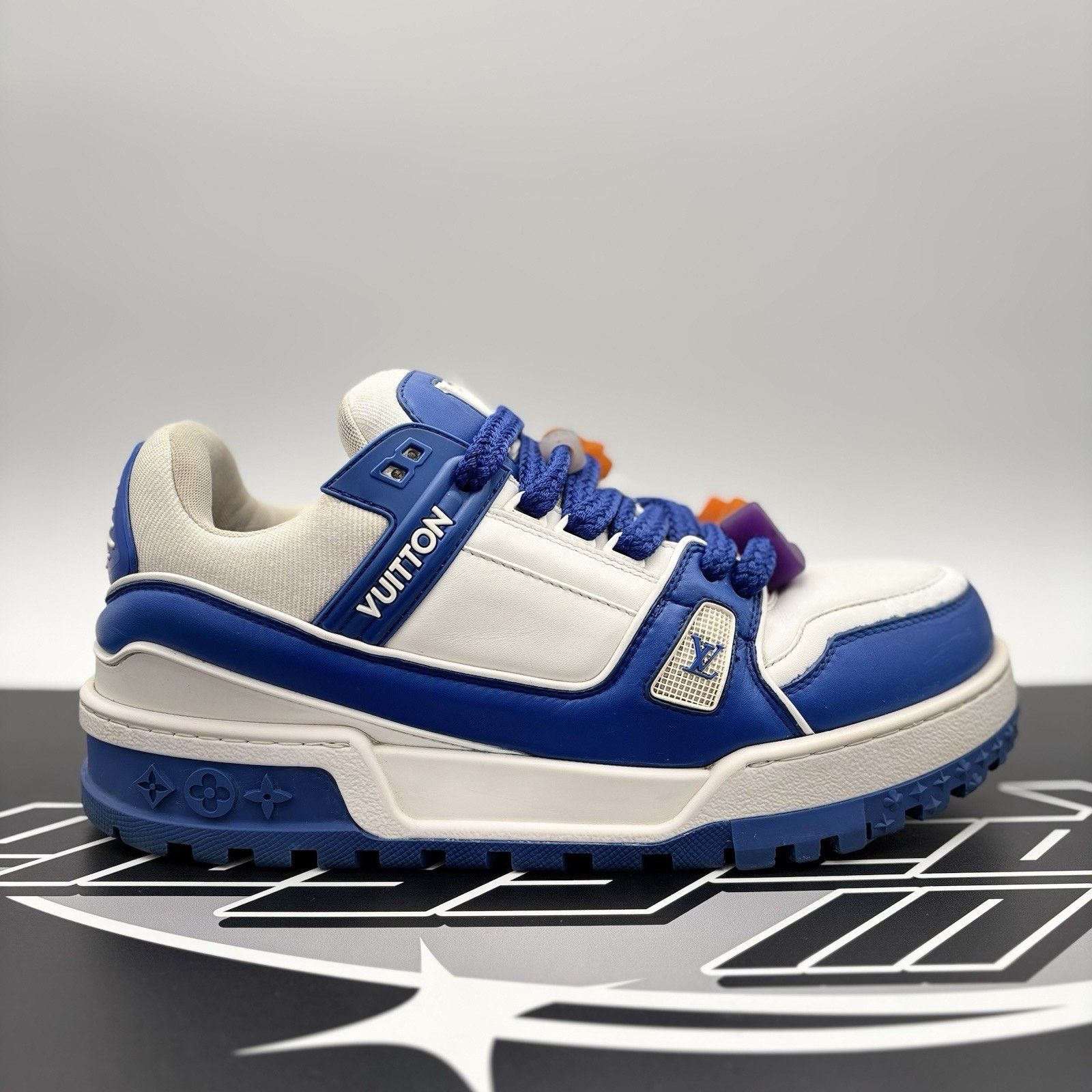 Louis Vuitton (11.5-12 US) Louis Vuitton Maxi ' Blue White ' Size US 12 / EU 45 - 2 Thumbnail