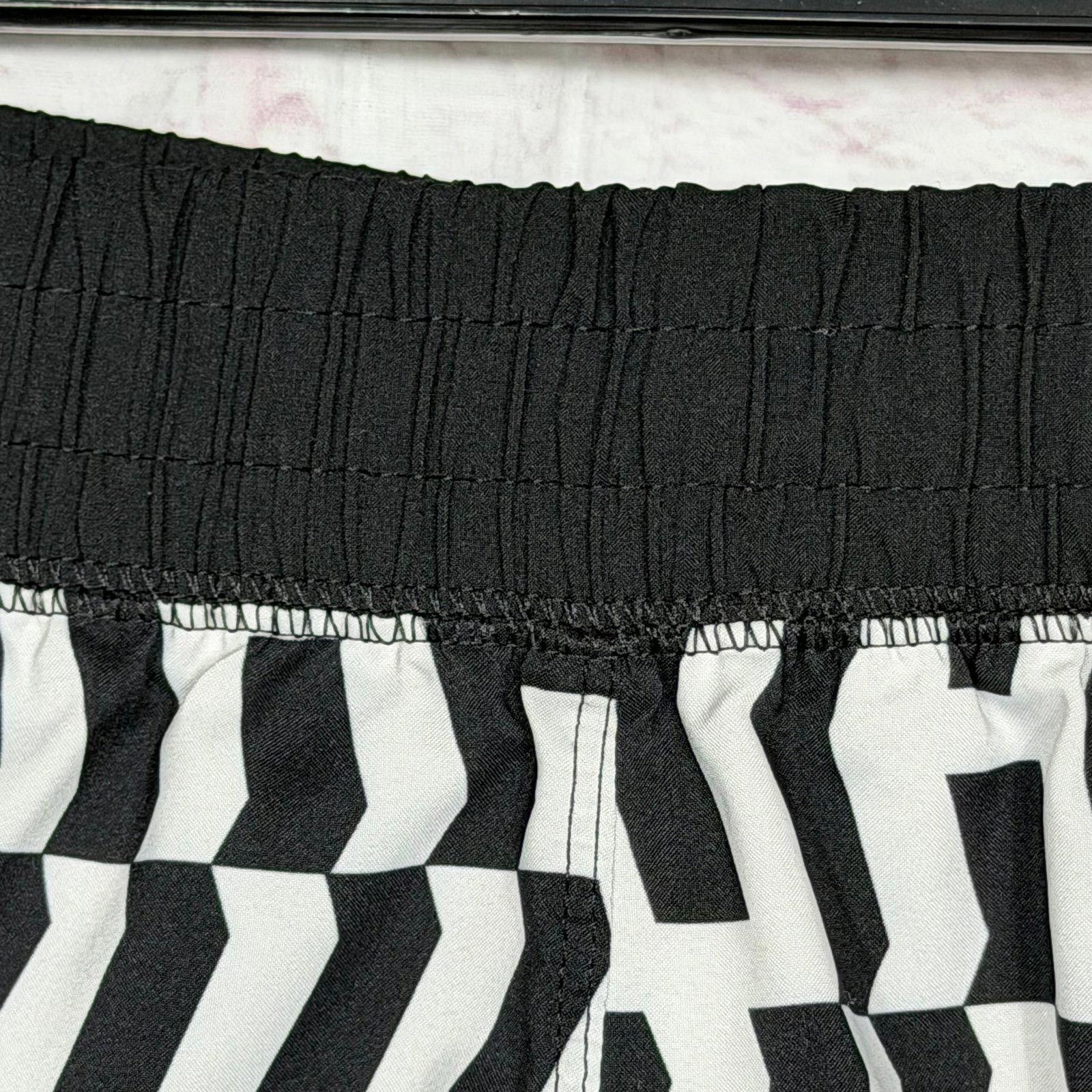Adidas Adidas Women's Graphic Running Shorts XS Size 26" / US 2 / IT 38 - 4 Thumbnail