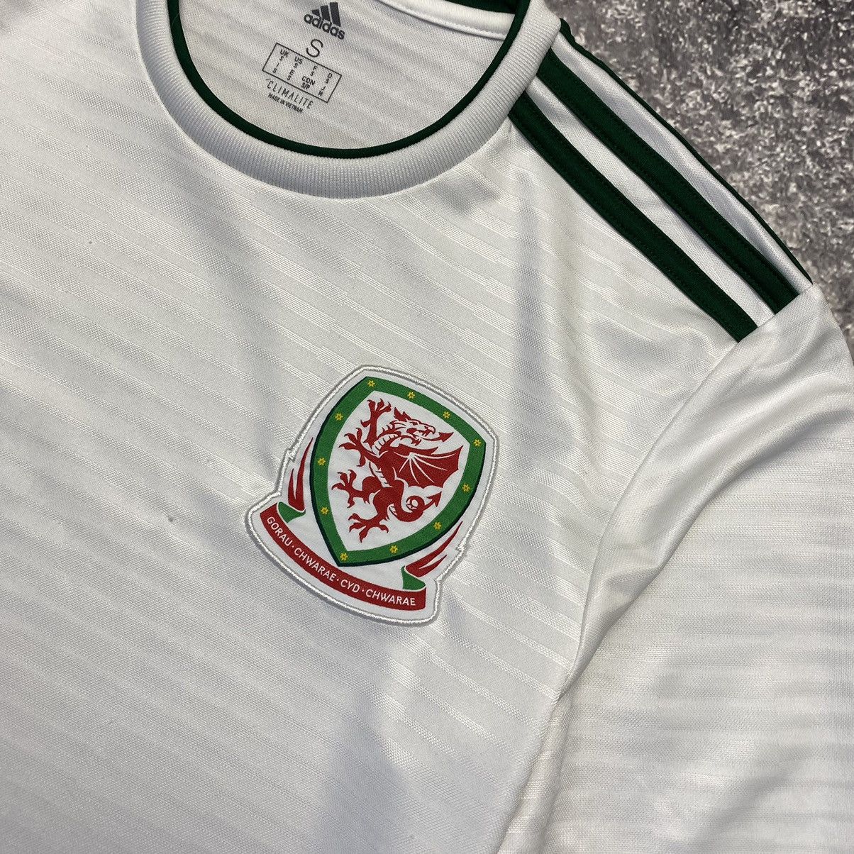 Adidas Vintage Adidas Wales 2017 National football team jersey Size US S / EU 44-46 / 1 - 4 Thumbnail