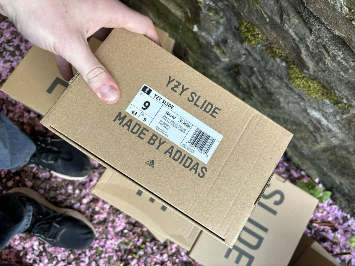 Yeezy Adidas Yeezy Slide Dark Onyx Size 9 ID5103 Size US 9 / EU 42 - 4 Thumbnail