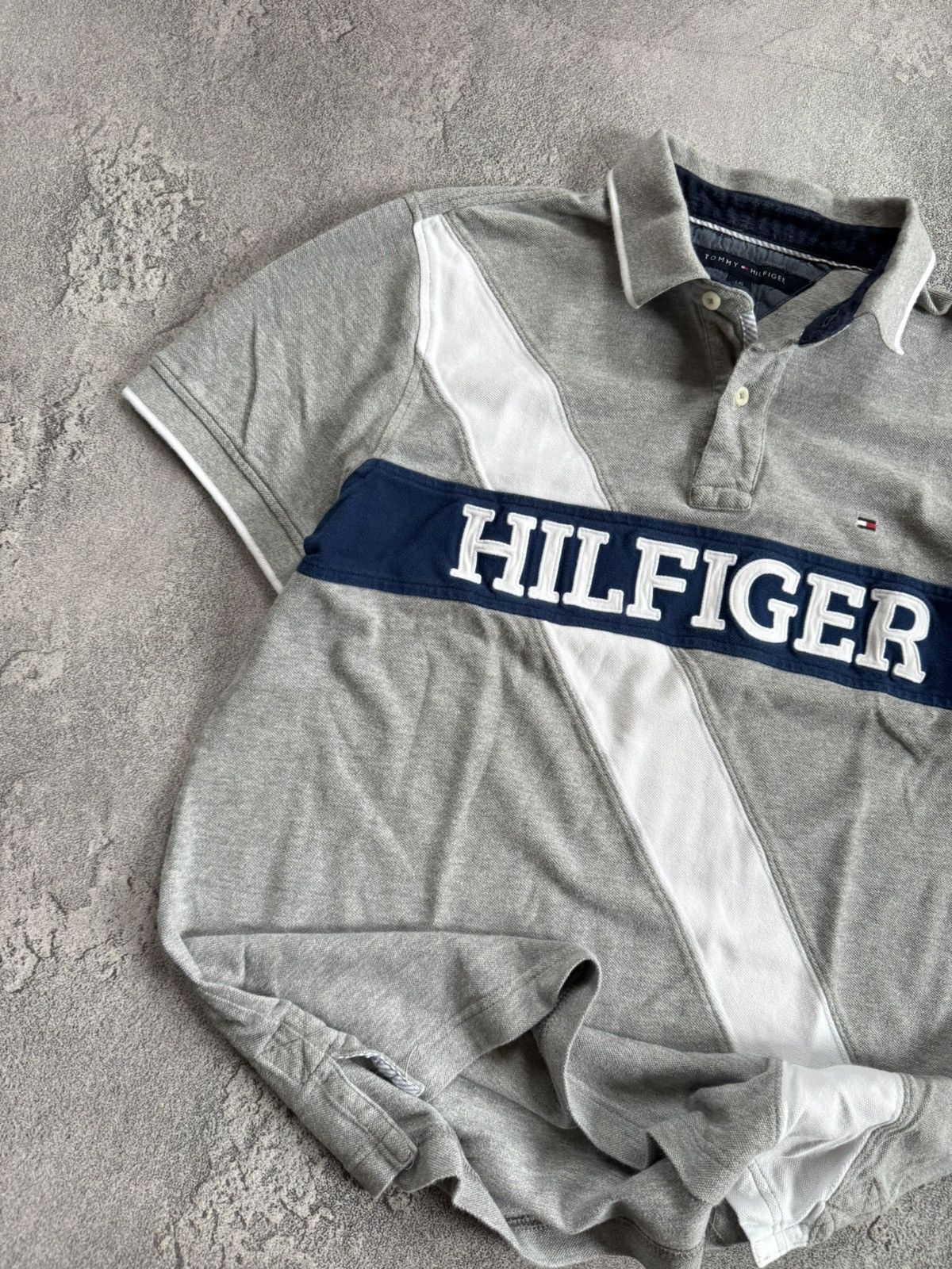 Tommy Hilfiger × Vintage Tommy Hilfiger L big logo polo tee T-shirt jersey rugby Size US L / EU 52-54 / 3 - 2 Thumbnail