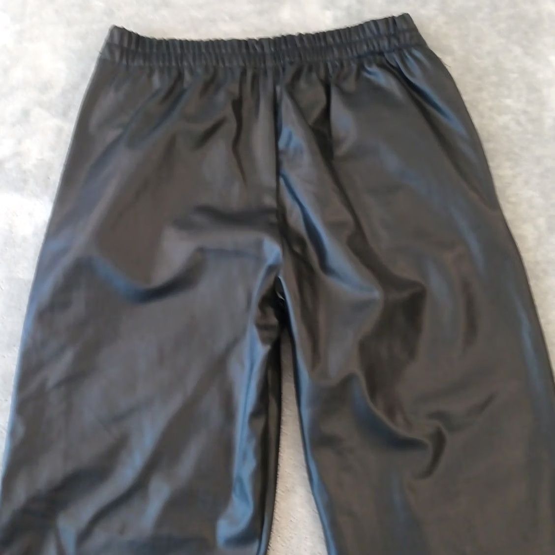 Zara Zara Jogger Pants Womens S Black Faux Leather Pull On Pockets 28x27 Tapered Inseam 27" Jazz Style not allowed? Size 28" / US 6 / IT 42 - 7 Thumbnail