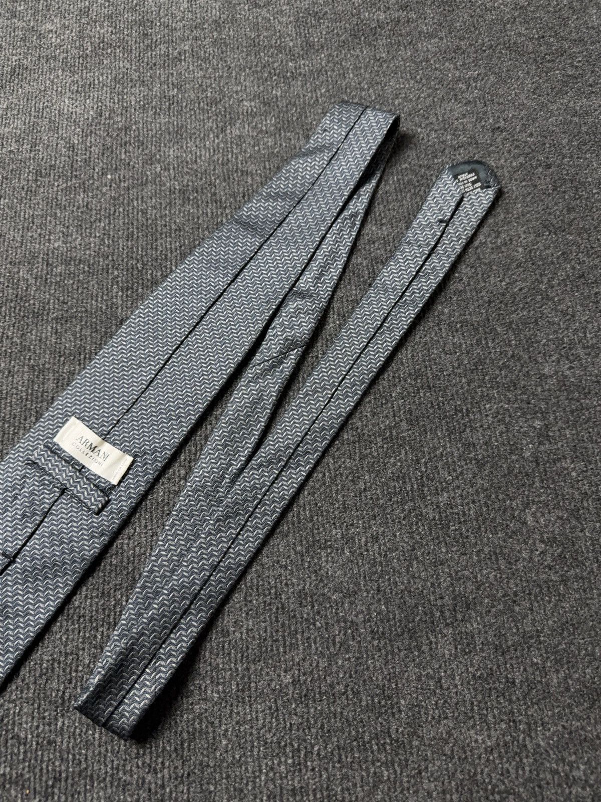 Armani Collezioni Luxury Italy Armani Collezioni Blue Pattern Silk Tie Size ONE SIZE - 9 Thumbnail