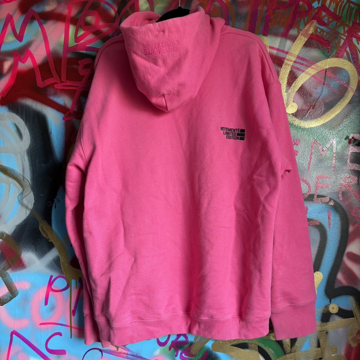 Vetements Pink Vetements Limited Edition Logo Hoodie Size M Size US M / EU 48-50 / 2 - 2 Thumbnail