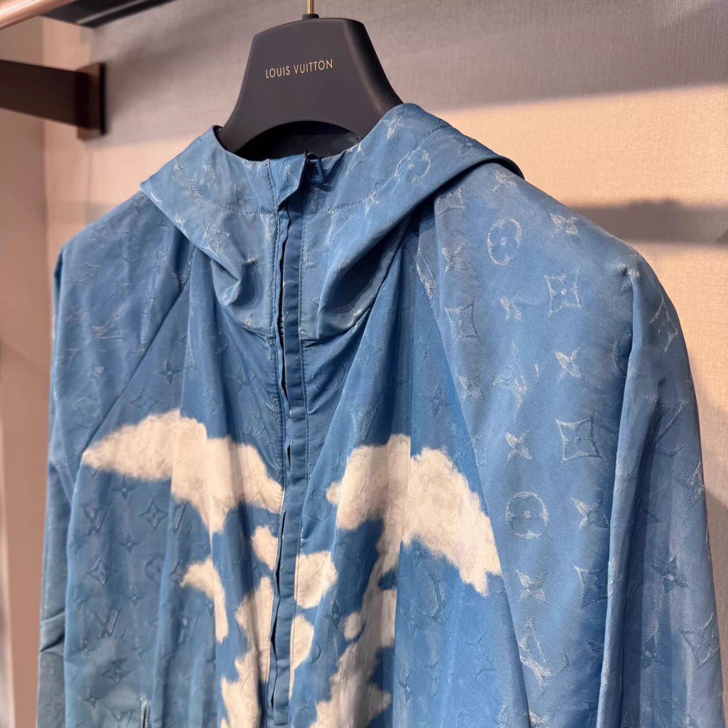 Louis Vuitton Louis Vuitton Blue Sky Cloud Zipped Jacket Size 46 Size US S / EU 44-46 / 1 - 4 Thumbnail