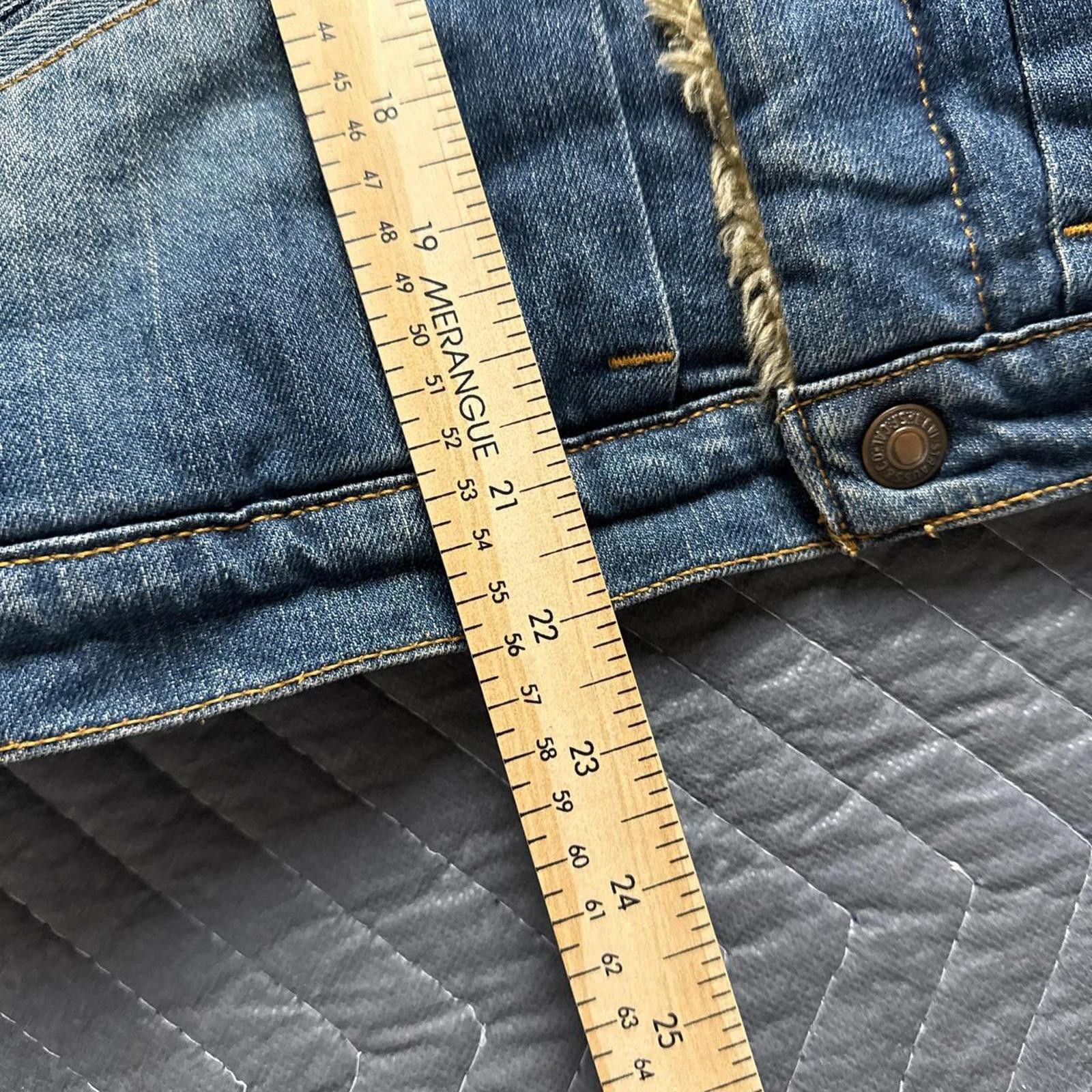 Levi's y2k fur lined levi’s denim jacket womens small Size S / US 4 / IT 40 - 5 Thumbnail