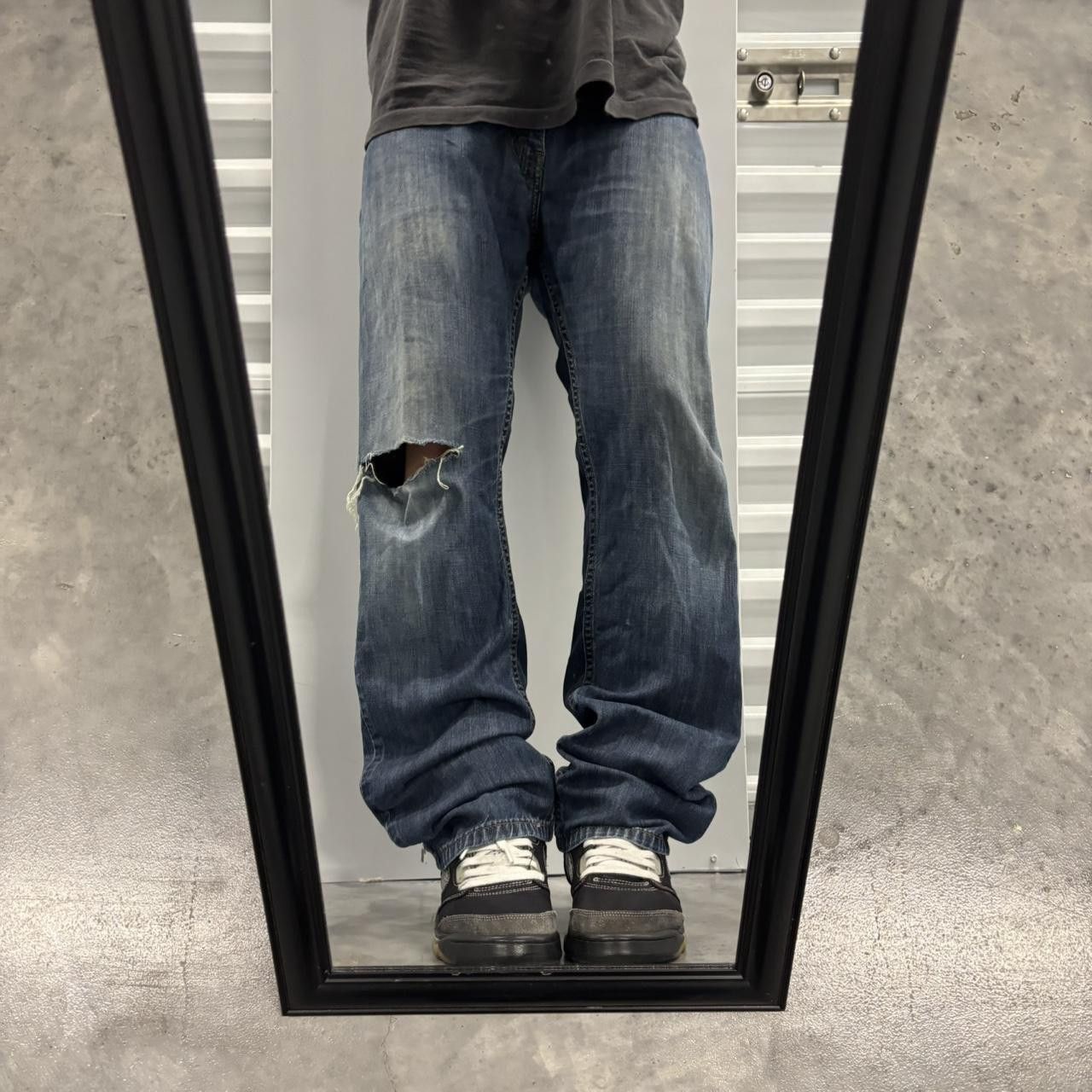 Levi's × Vintage Crazy Vintage Y2K/2000s Grunge Faded Dark Wash Levi’s Distressed Denim Jeans! Size US 32 / EU 48 - 1 Thumbnail