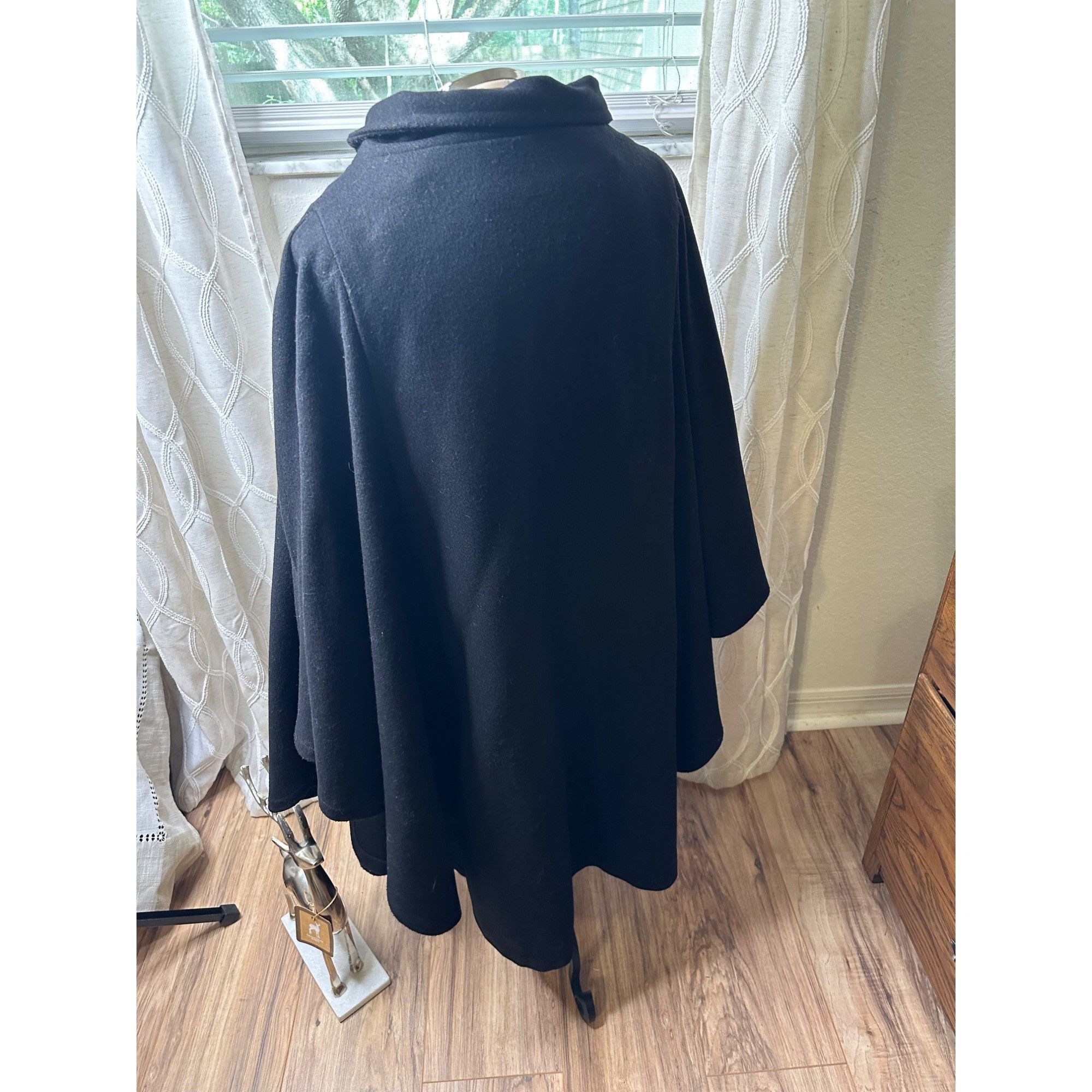 Vintage Vtg Black Wool Blend Cape Coat Button Closure Woman’s XL Ove Size ONE SIZE - 4 Thumbnail