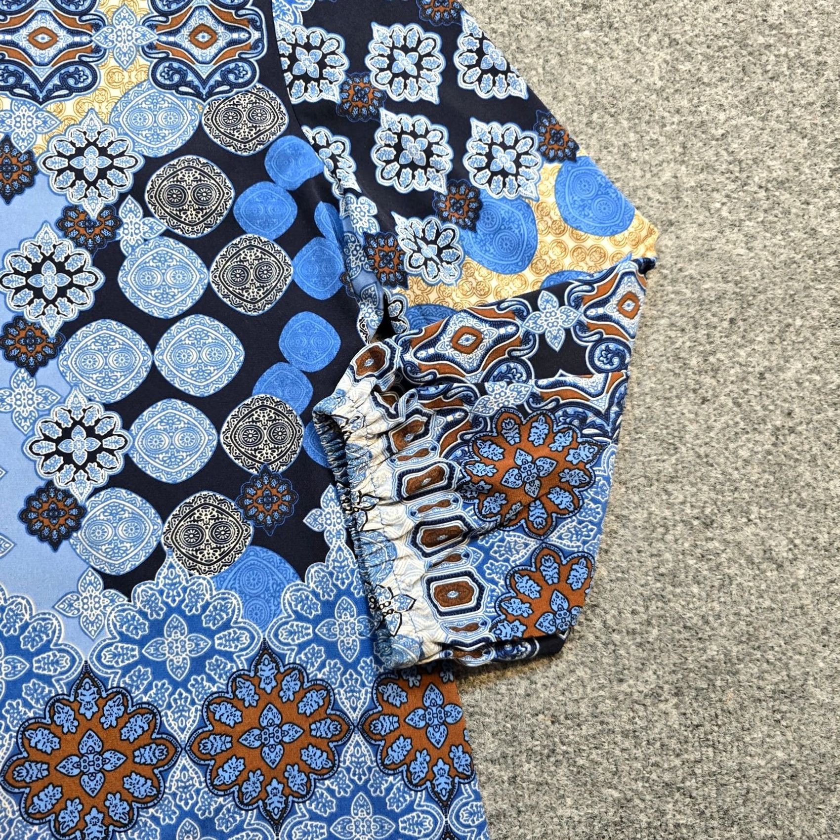 Vintage Chicos Top Womens Size XL Blue Patchwork Mosaic V Neck 3/4 Sleeve Career Casual Blouse Shirt Womens XL Blue Patchwork Mosaic V-Neck 3/4 Sleeve Glass? Size XL / US 12-14 / IT 48-50 - 4 Thumbnail