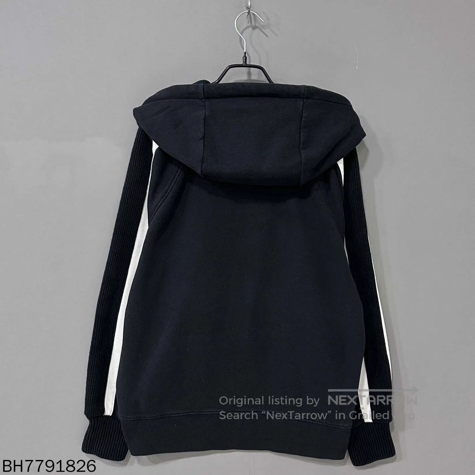 Burberry black logo striped hooded outerwear. Size US L / EU 52-54 / 3 - 2 Thumbnail