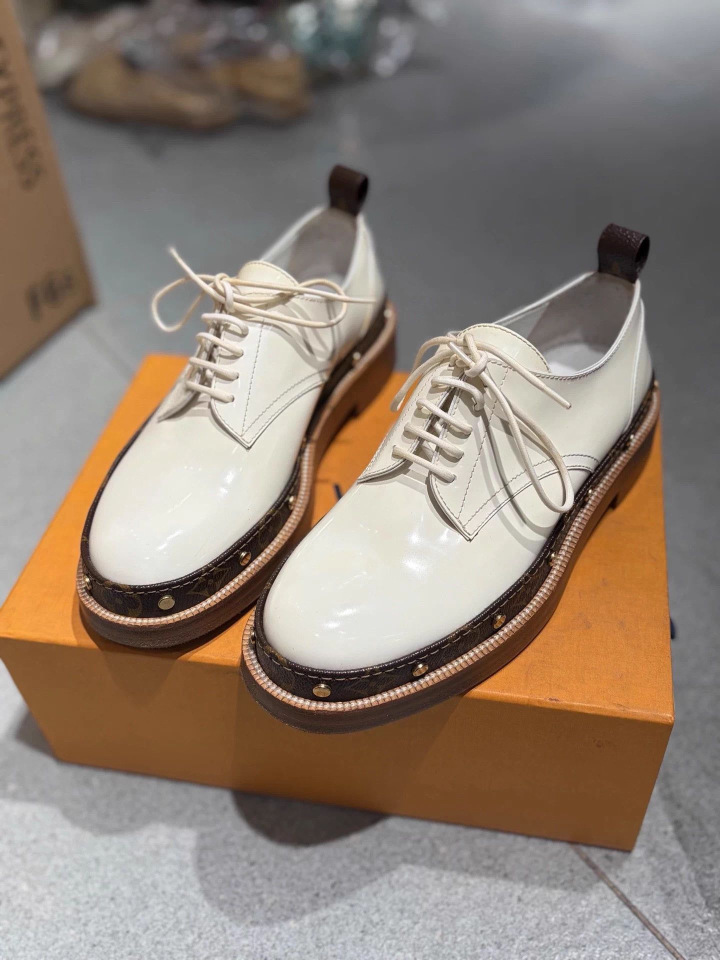 Louis Vuitton LV Monogram colorblocked white leather shoes 37 EU Size US 6 / IT 36 - 1 Thumbnail