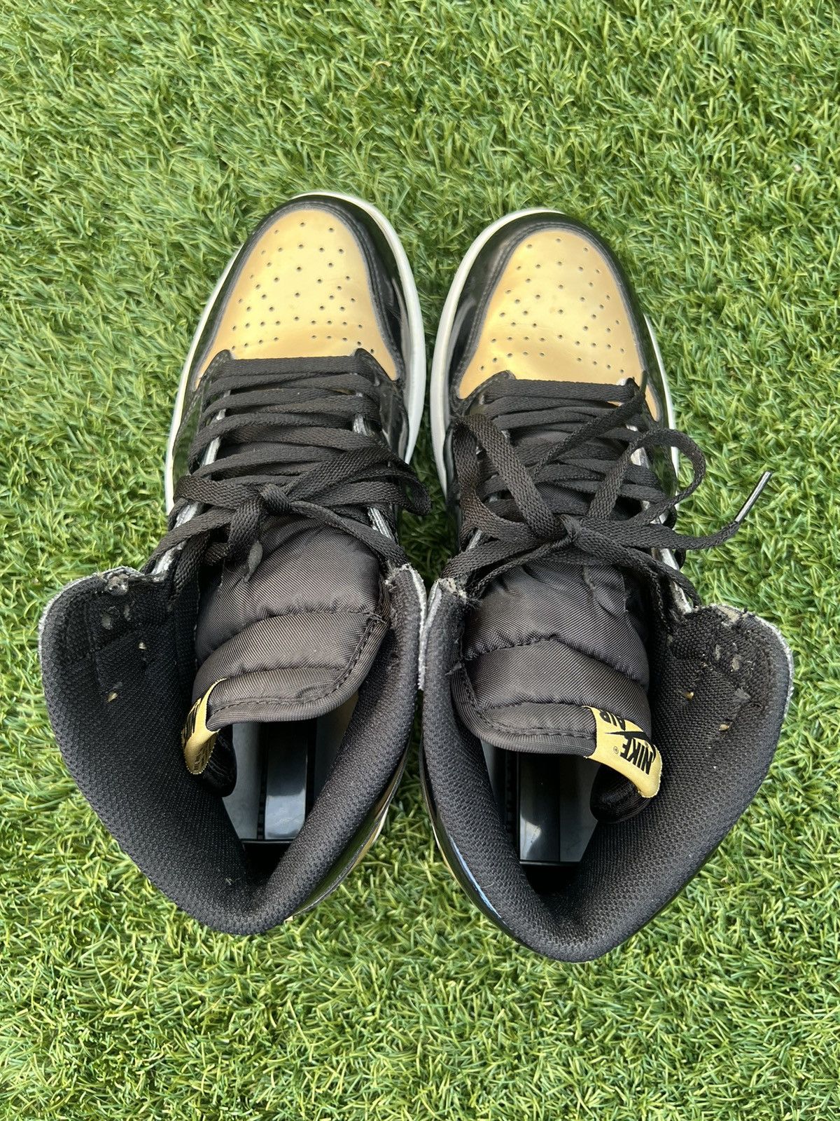 Jordan Brand Jordan 1 Patent Gold Toe Size US 10.5 / EU 43-44 - 5 Thumbnail